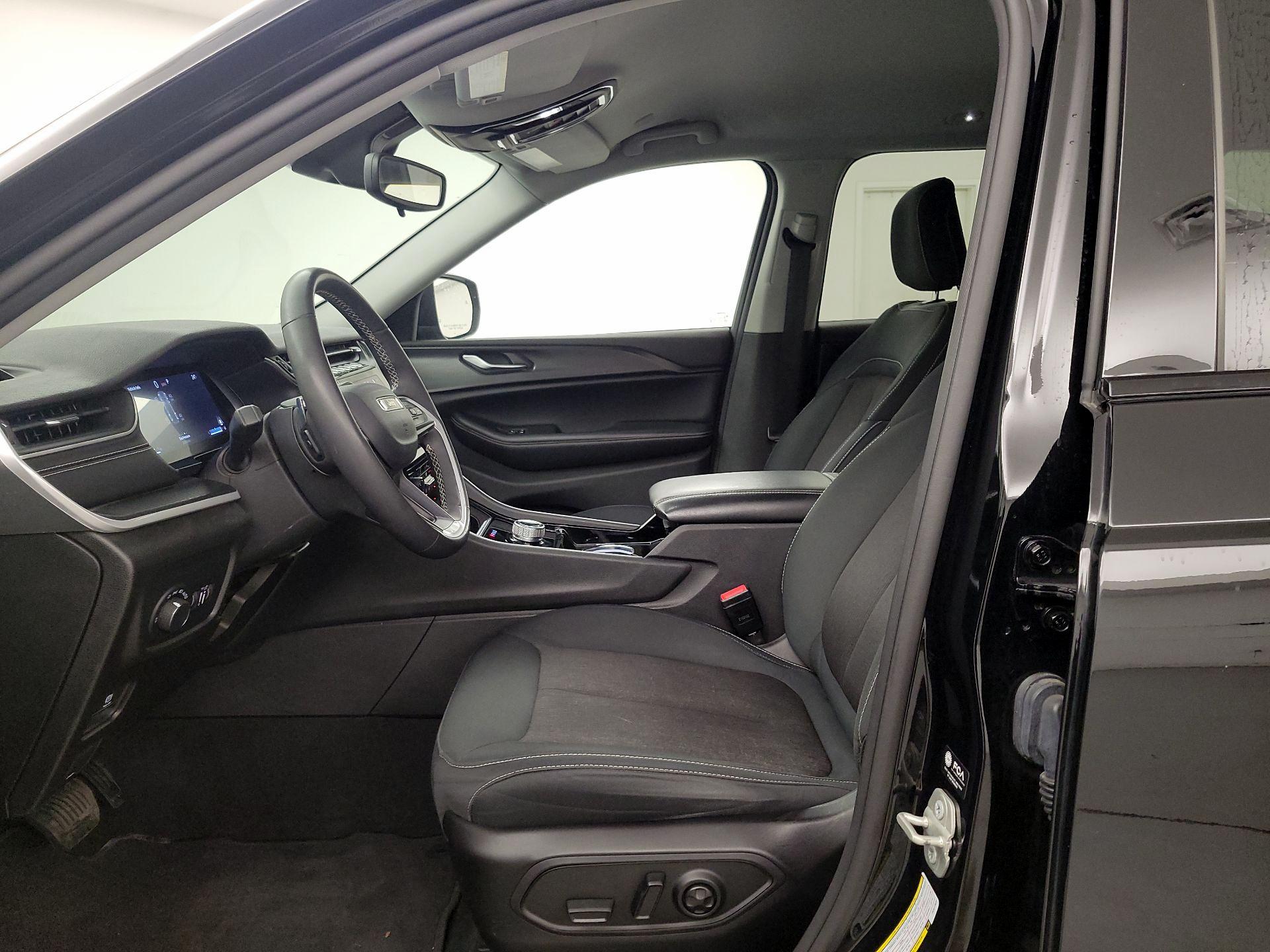 Thumbnail: 2023 Jeep Grand Cherokee - 11