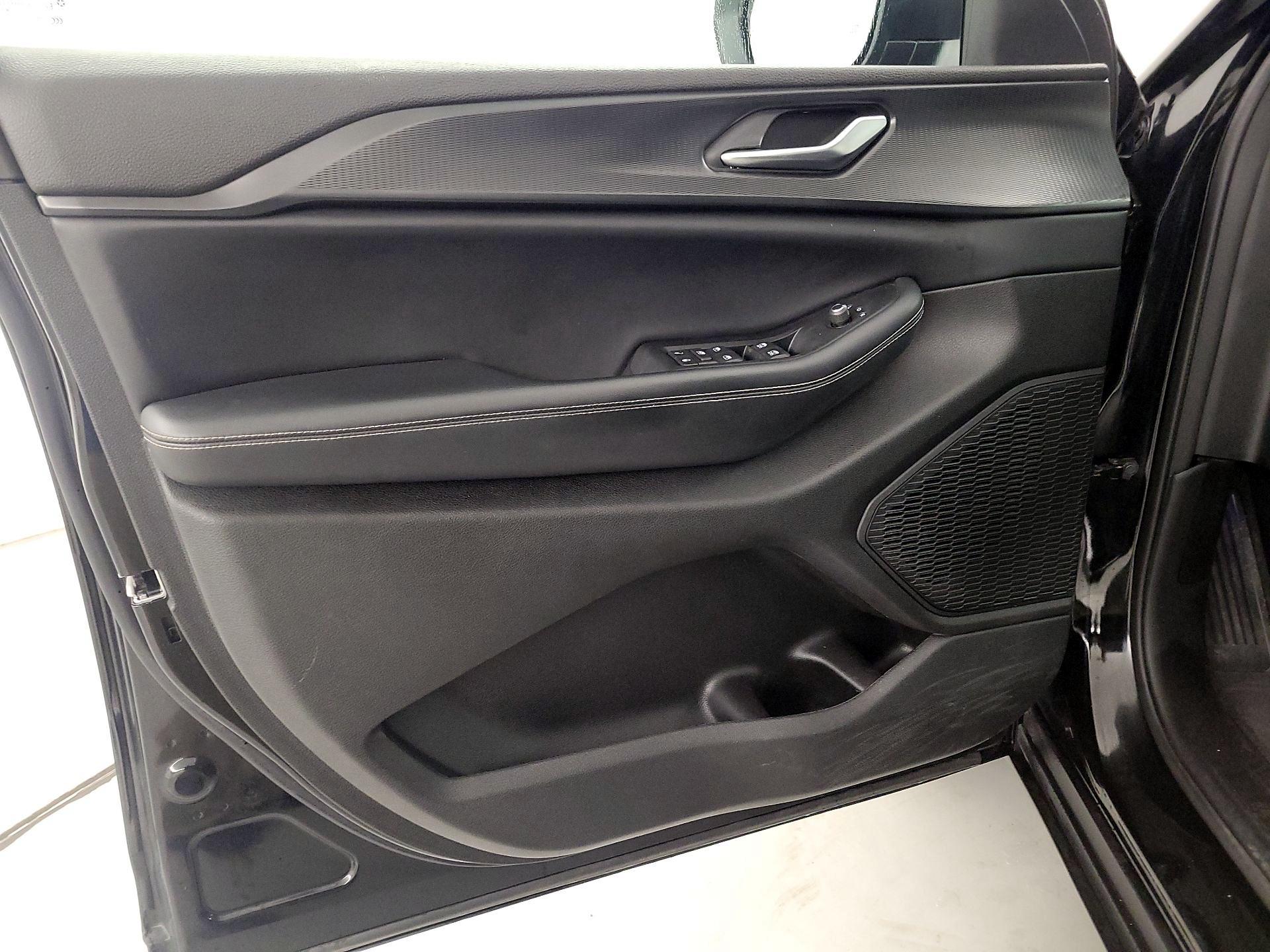 Thumbnail: 2023 Jeep Grand Cherokee - 12