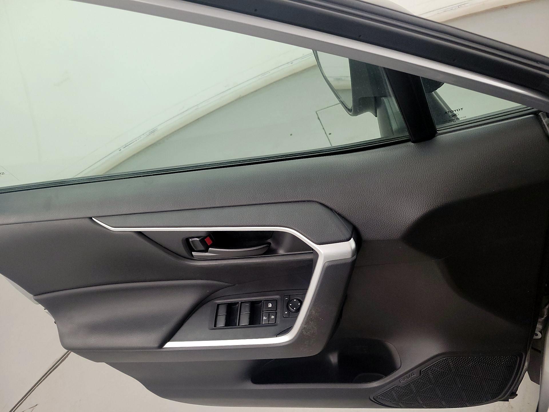 Thumbnail: 2023 Toyota RAV4 - 12