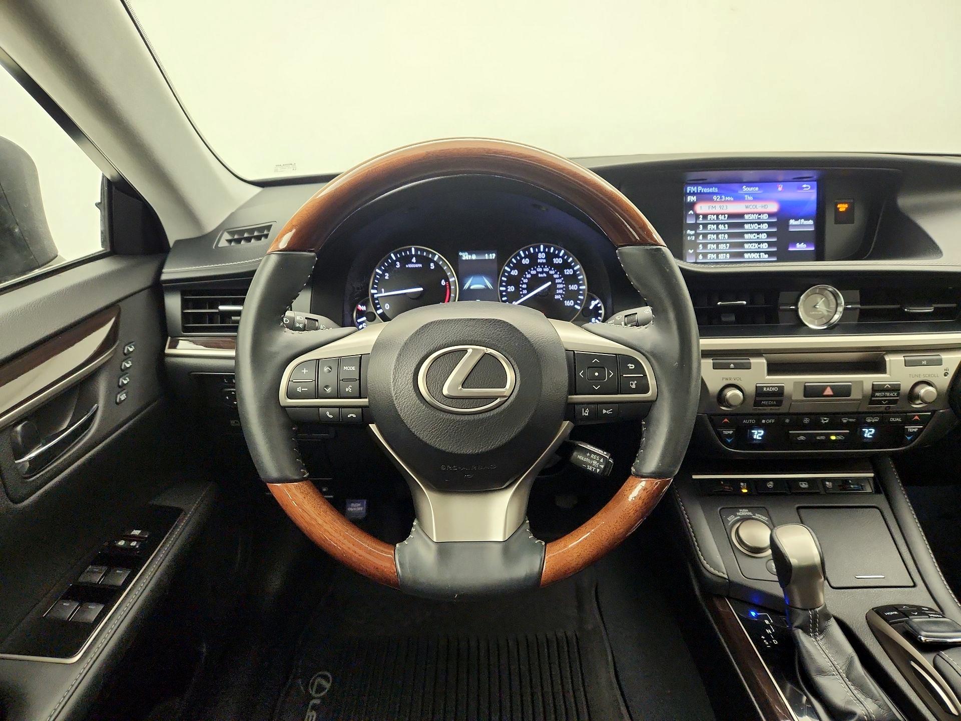 Thumbnail: 2018 Lexus ES - 10