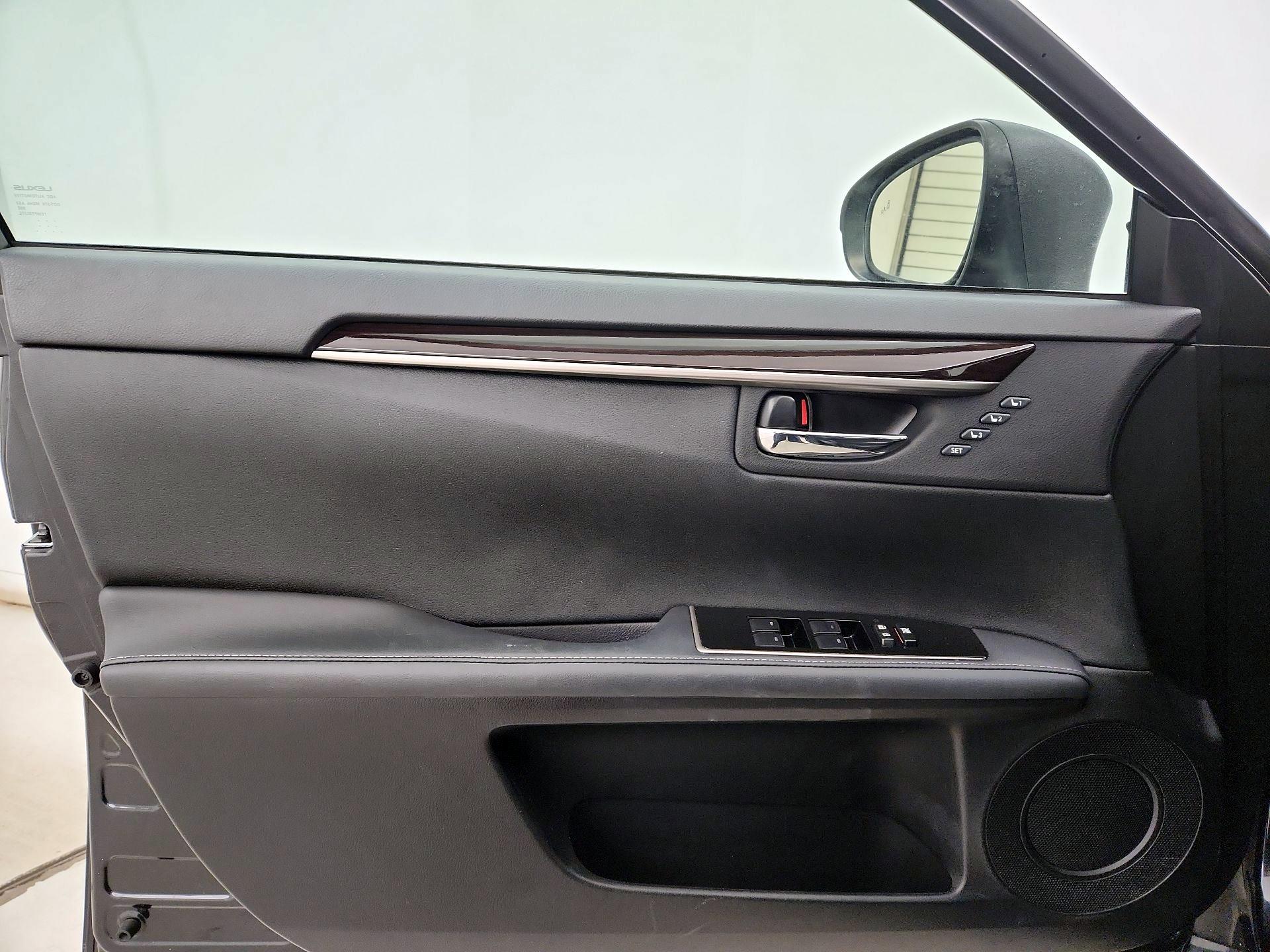 Thumbnail: 2018 Lexus ES - 12