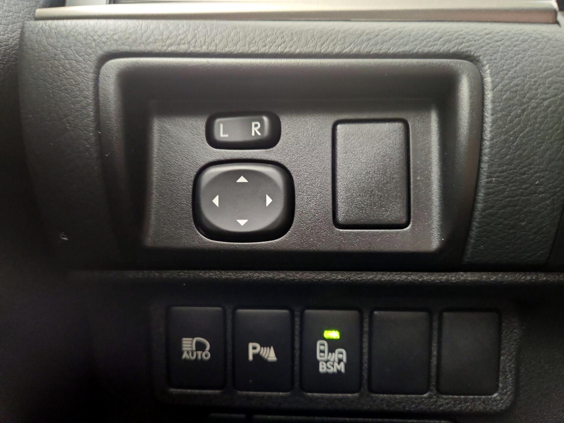 Thumbnail: 2018 Lexus ES - 13