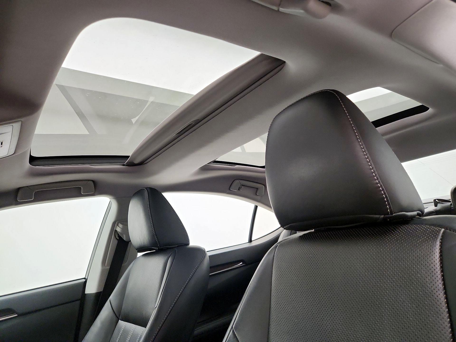 Thumbnail: 2018 Lexus ES - 20