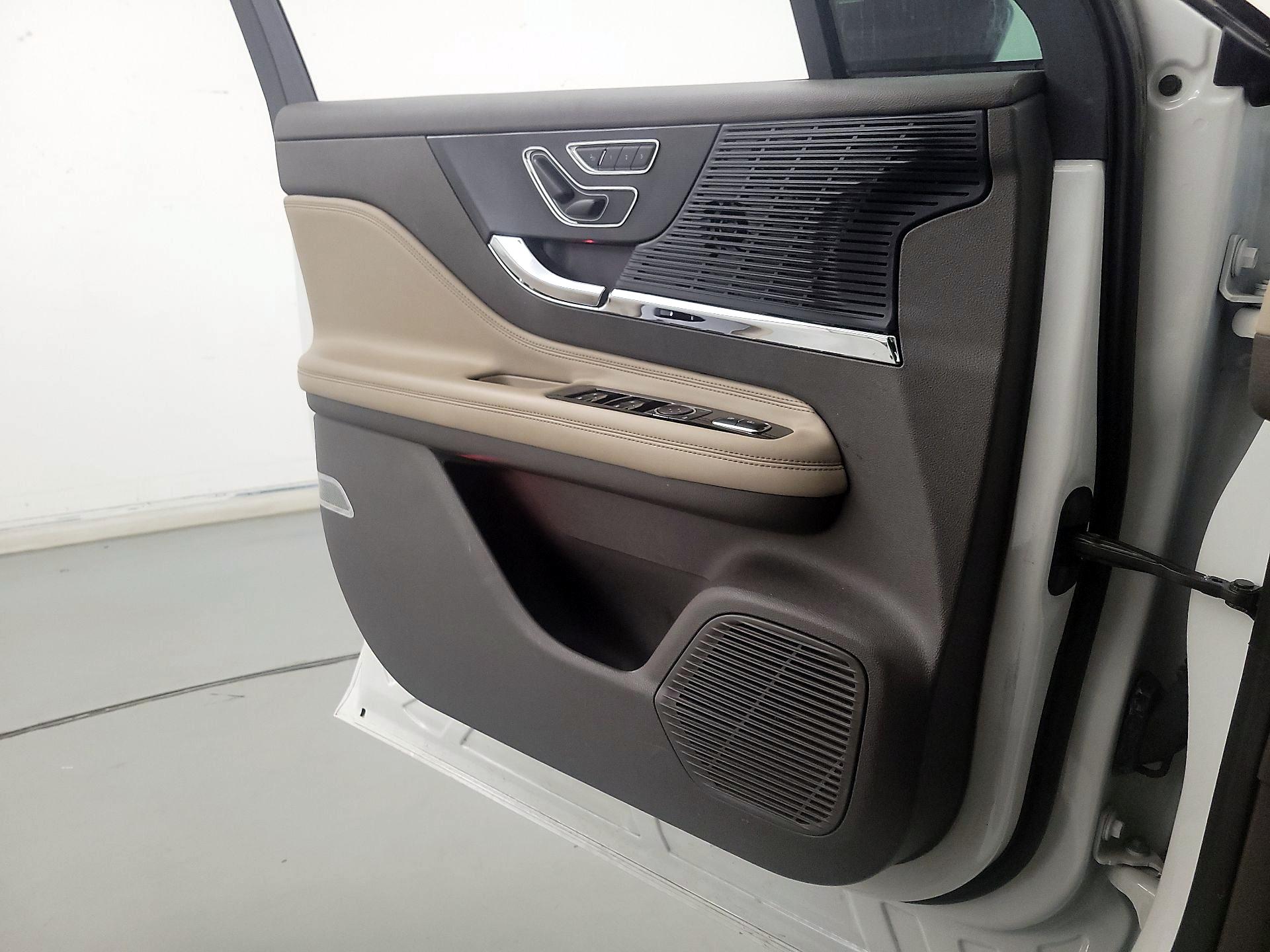 Thumbnail: 2022 Lincoln Corsair - 12