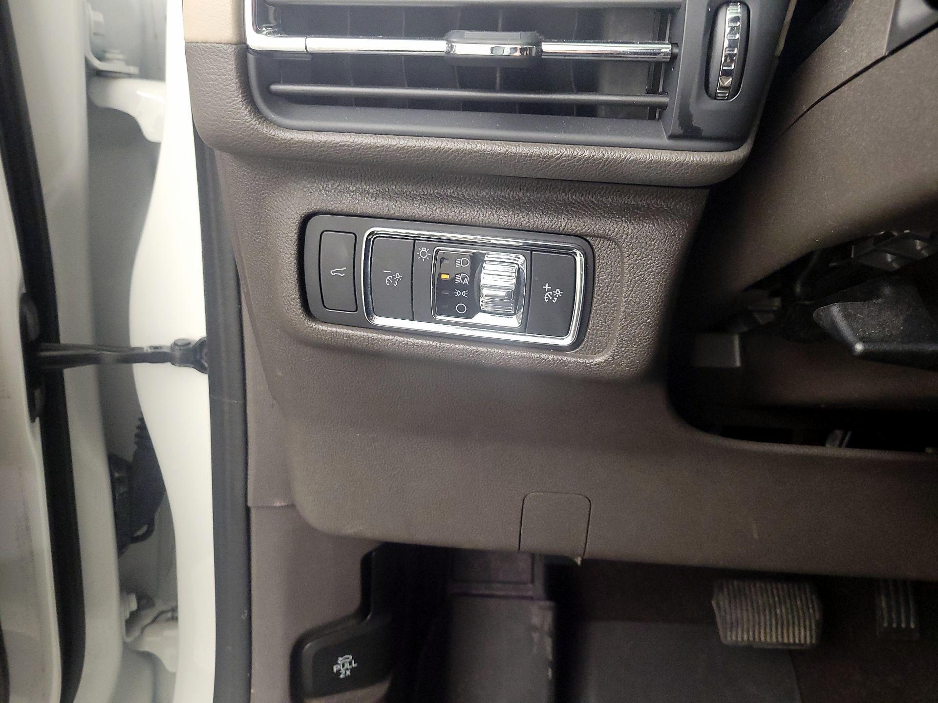 Thumbnail: 2022 Lincoln Corsair - 13