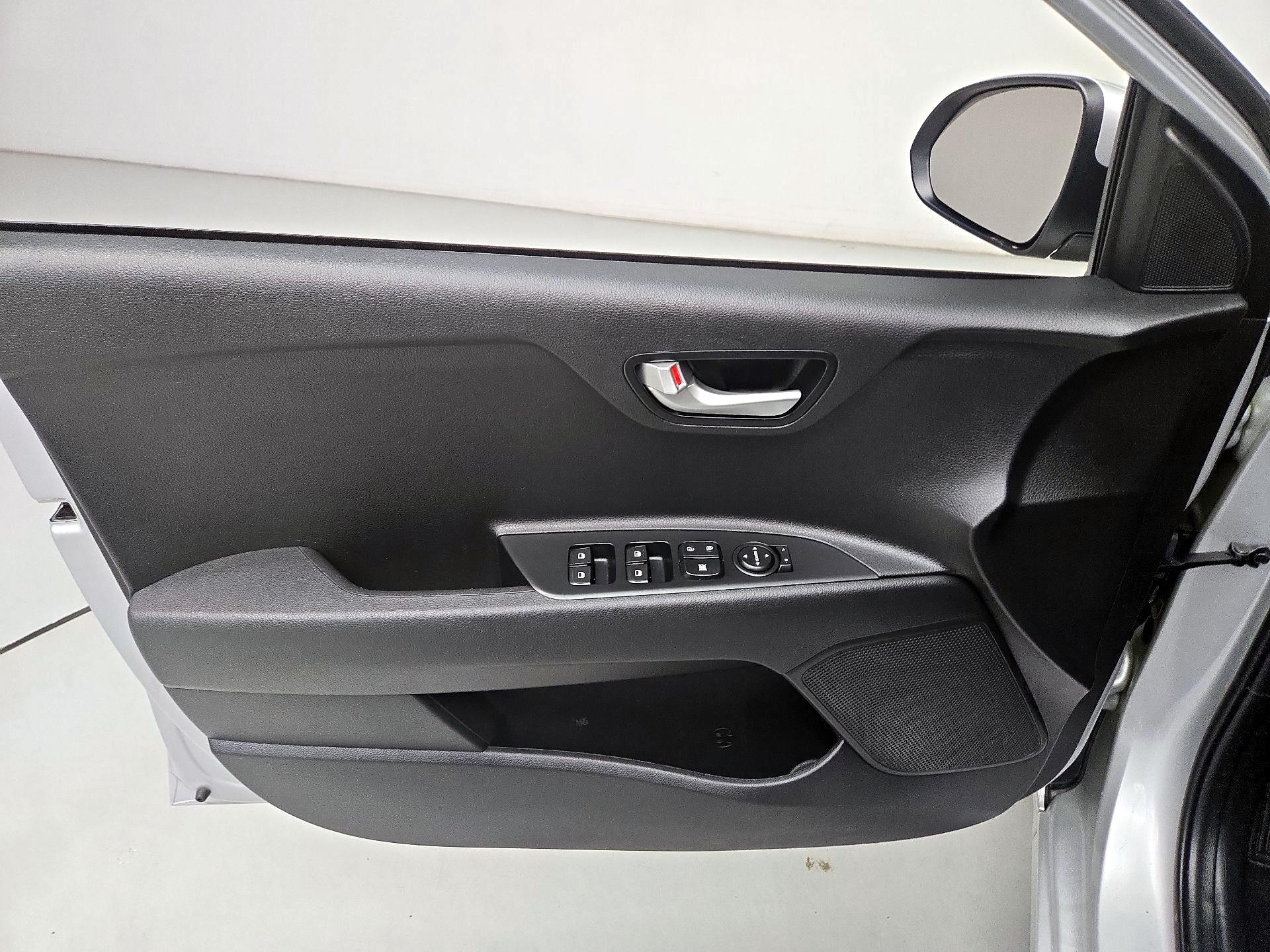 Thumbnail: 2023 Kia Rio - 12