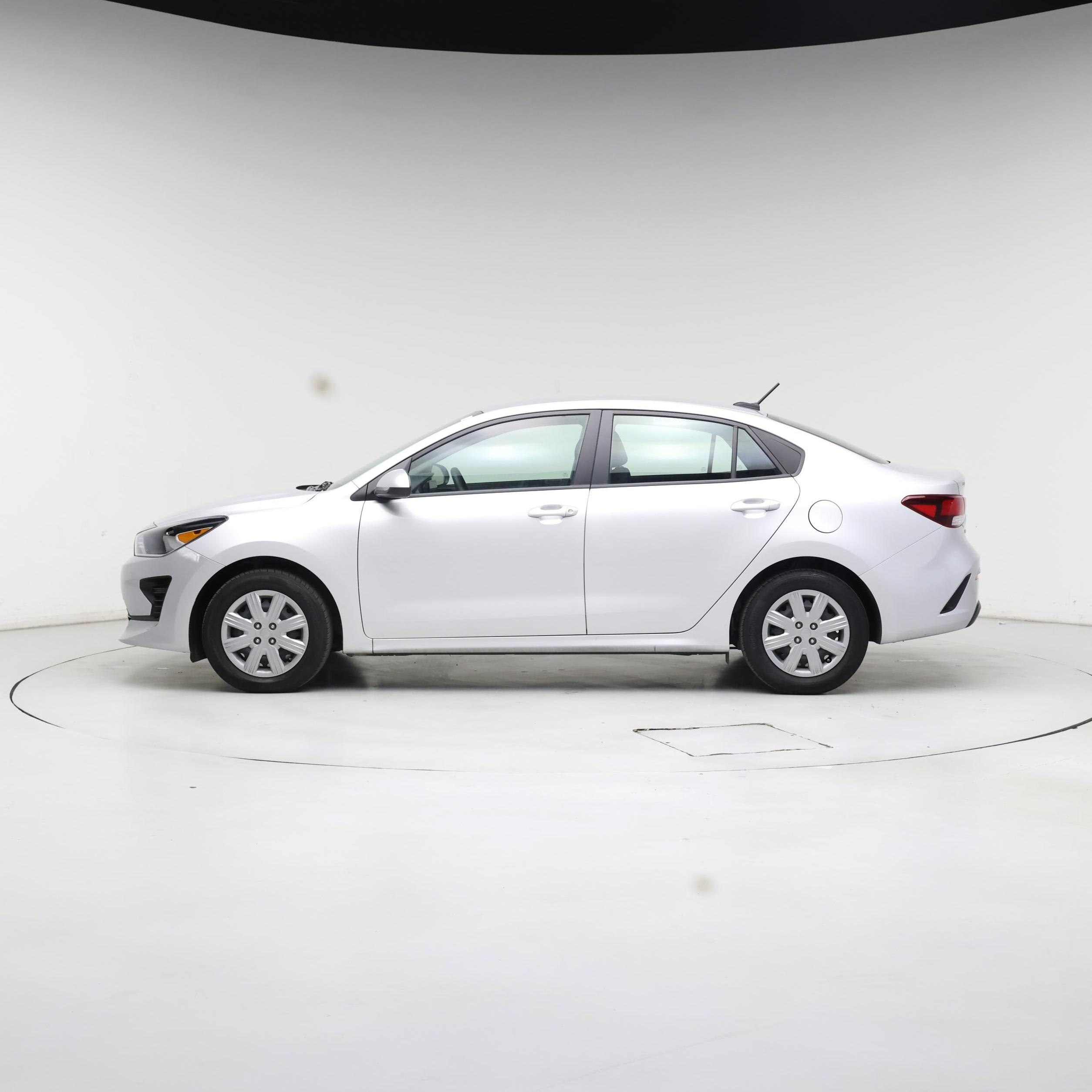 Thumbnail: 2023 Kia Rio - 3