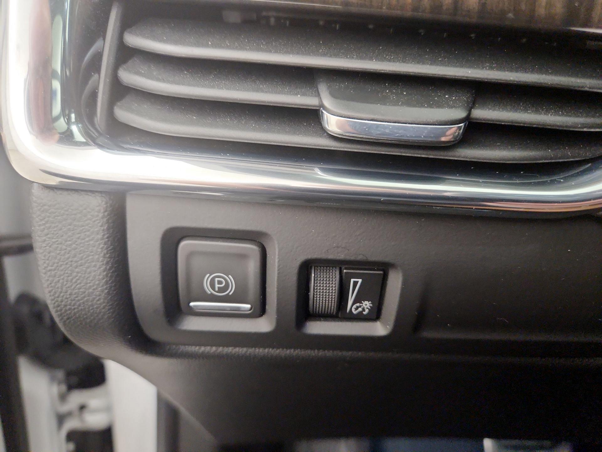 Thumbnail: 2023 Cadillac XT4 - 13