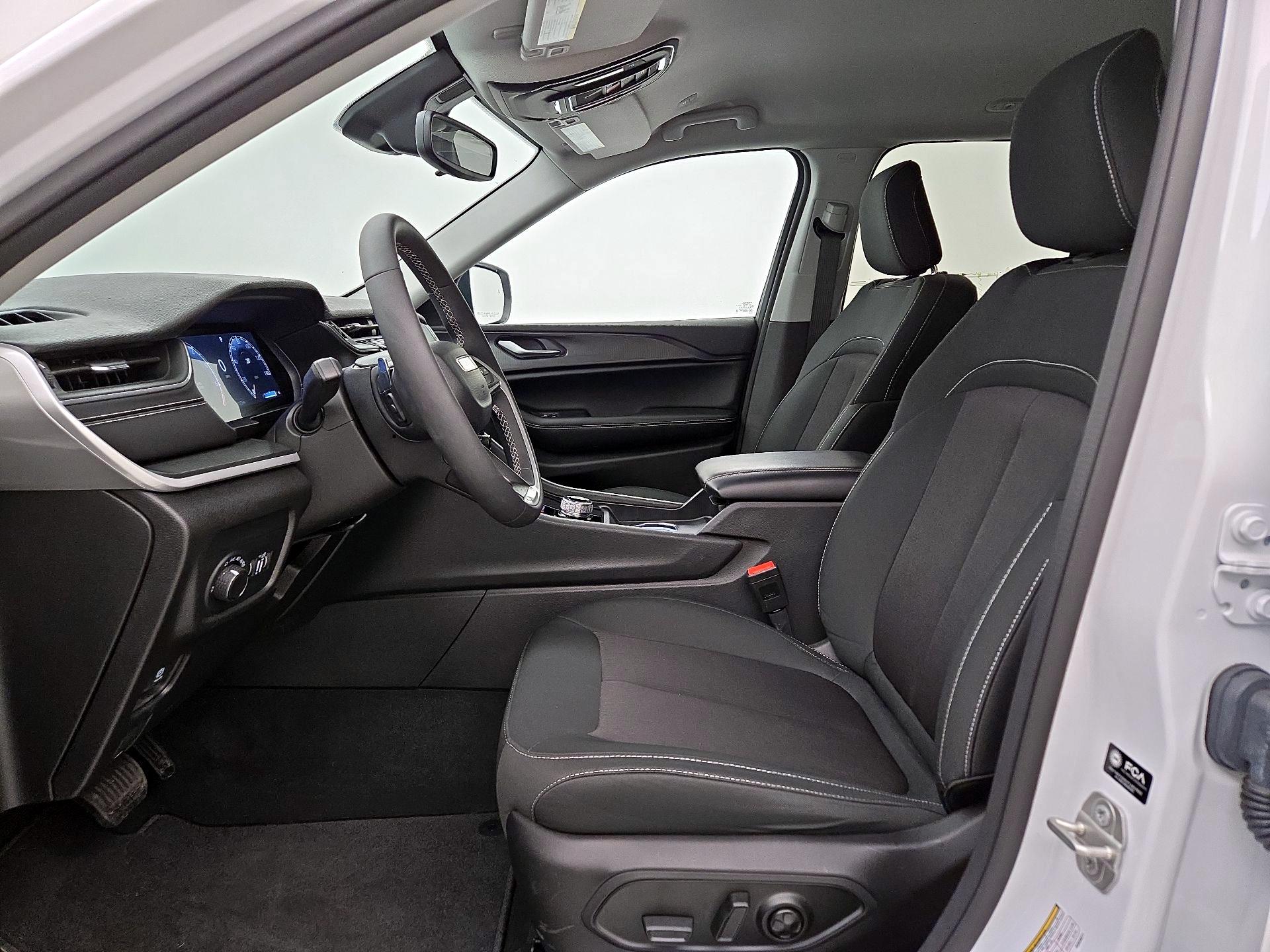 Thumbnail: 2023 Jeep Grand Cherokee - 11