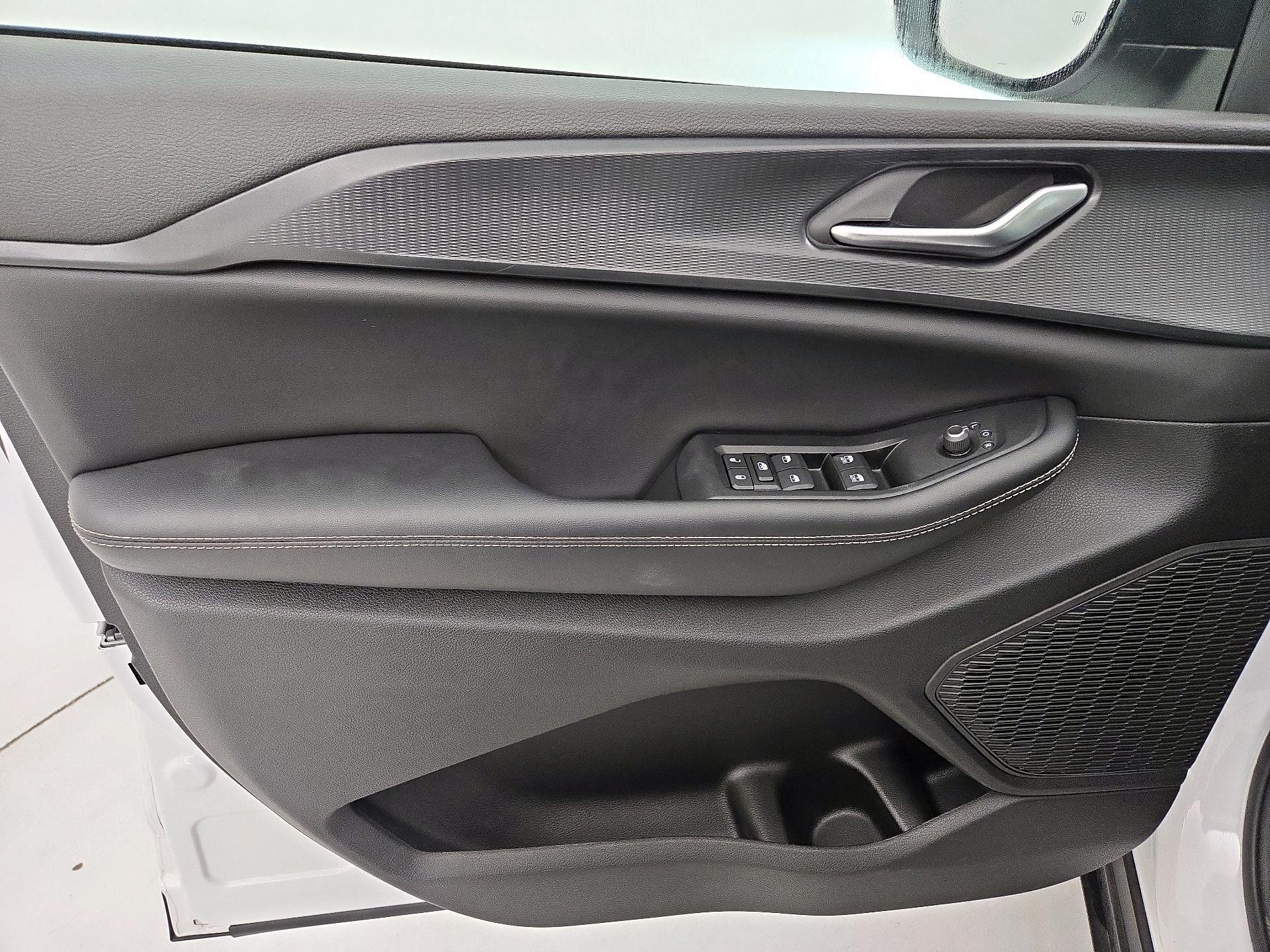 Thumbnail: 2023 Jeep Grand Cherokee - 12