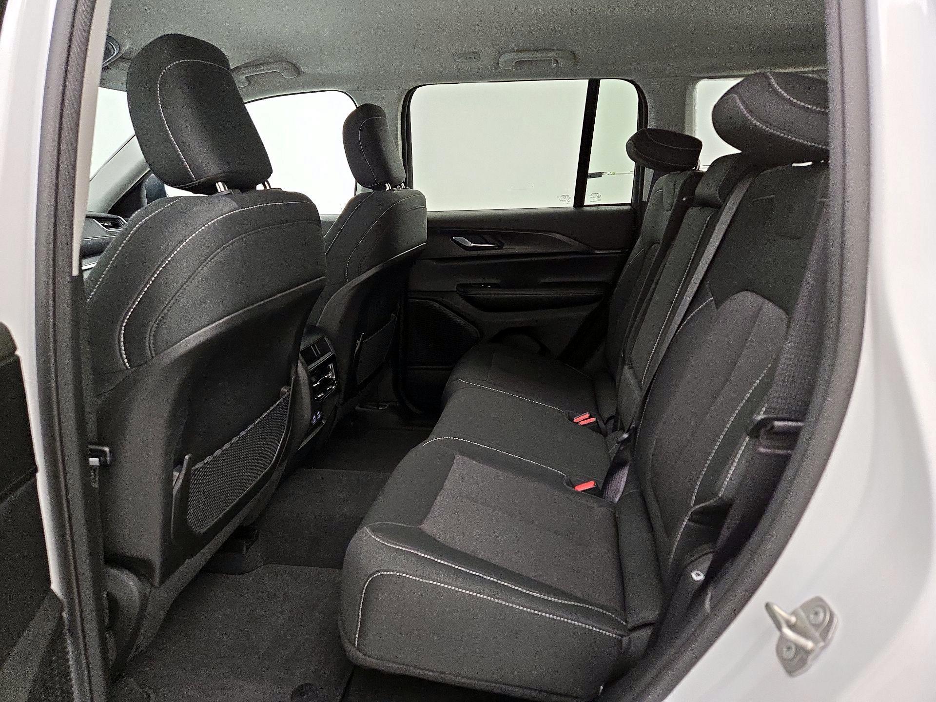 Thumbnail: 2023 Jeep Grand Cherokee - 19