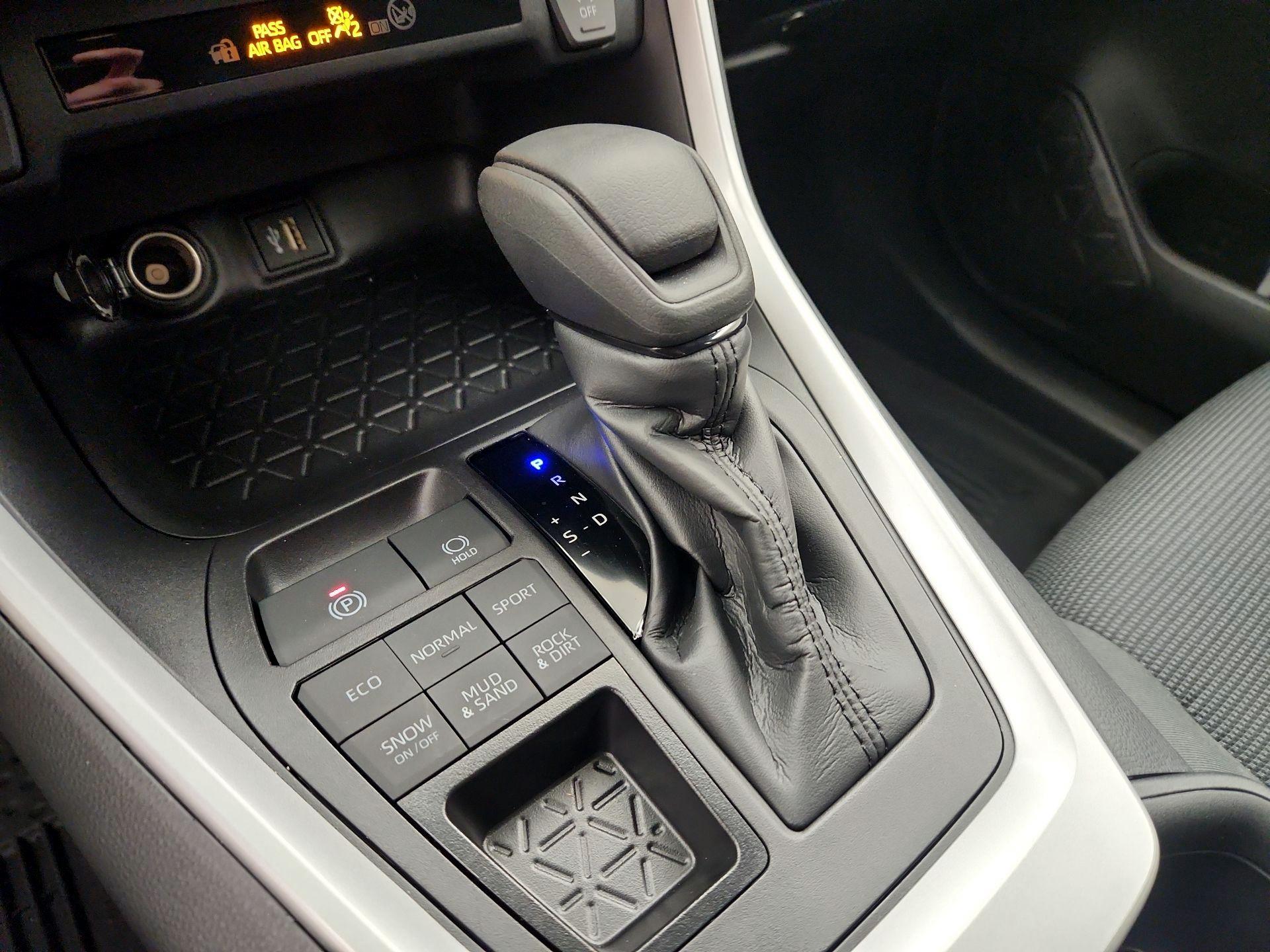 Thumbnail: 2024 Toyota RAV4 - 17