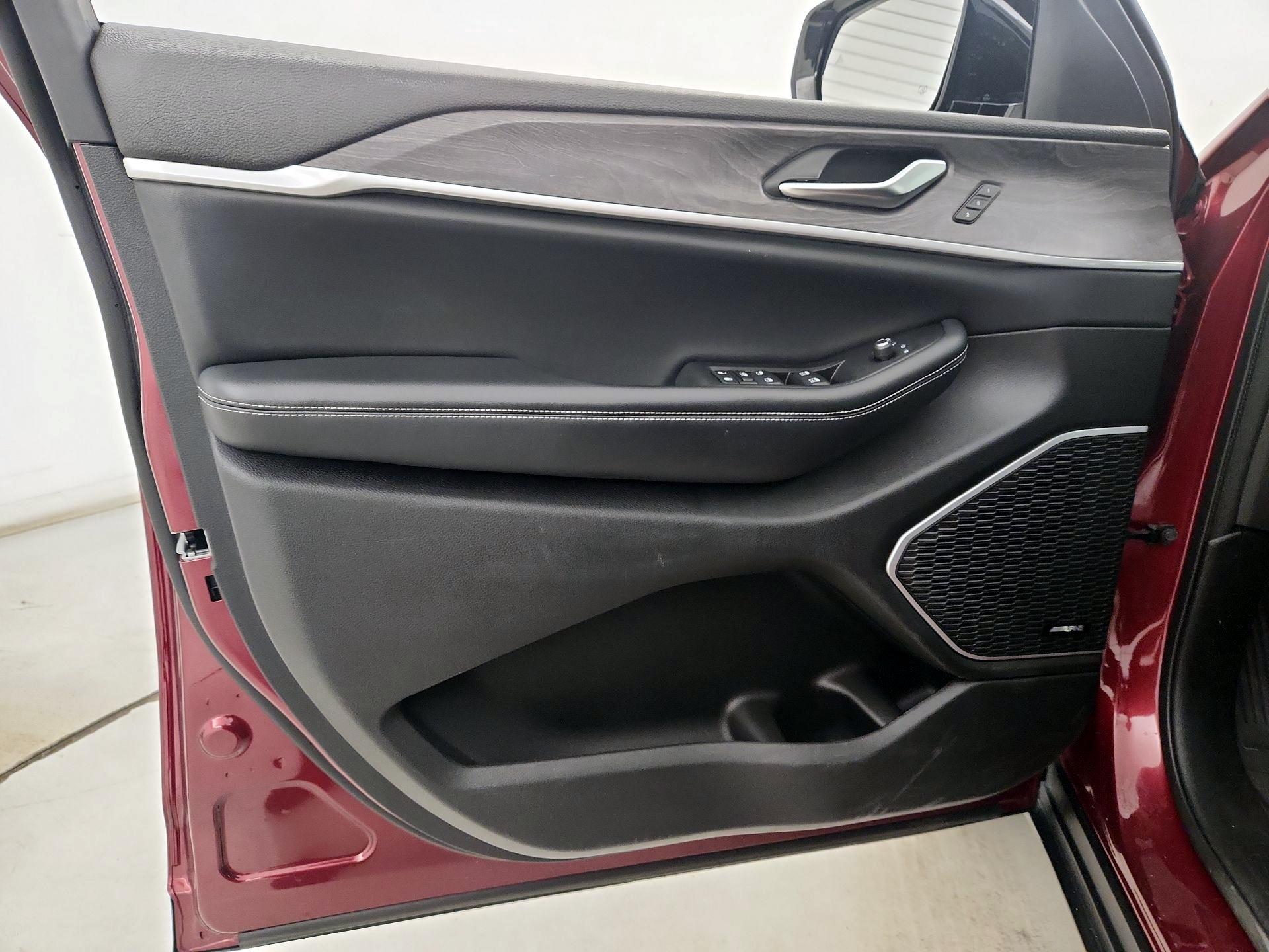 Thumbnail: 2023 Jeep Grand Cherokee - 12