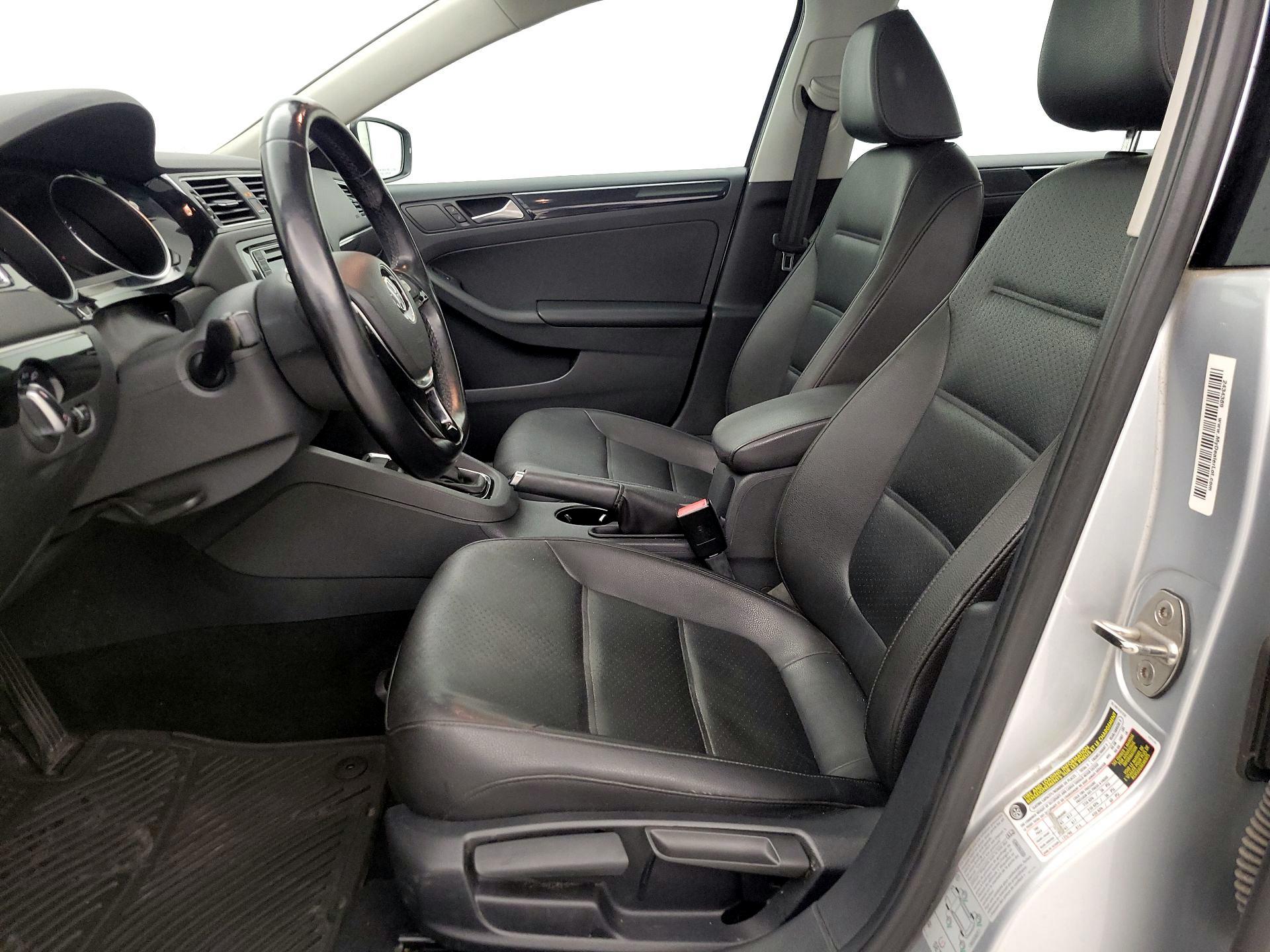 Thumbnail: 2016 Volkswagen Jetta - 11