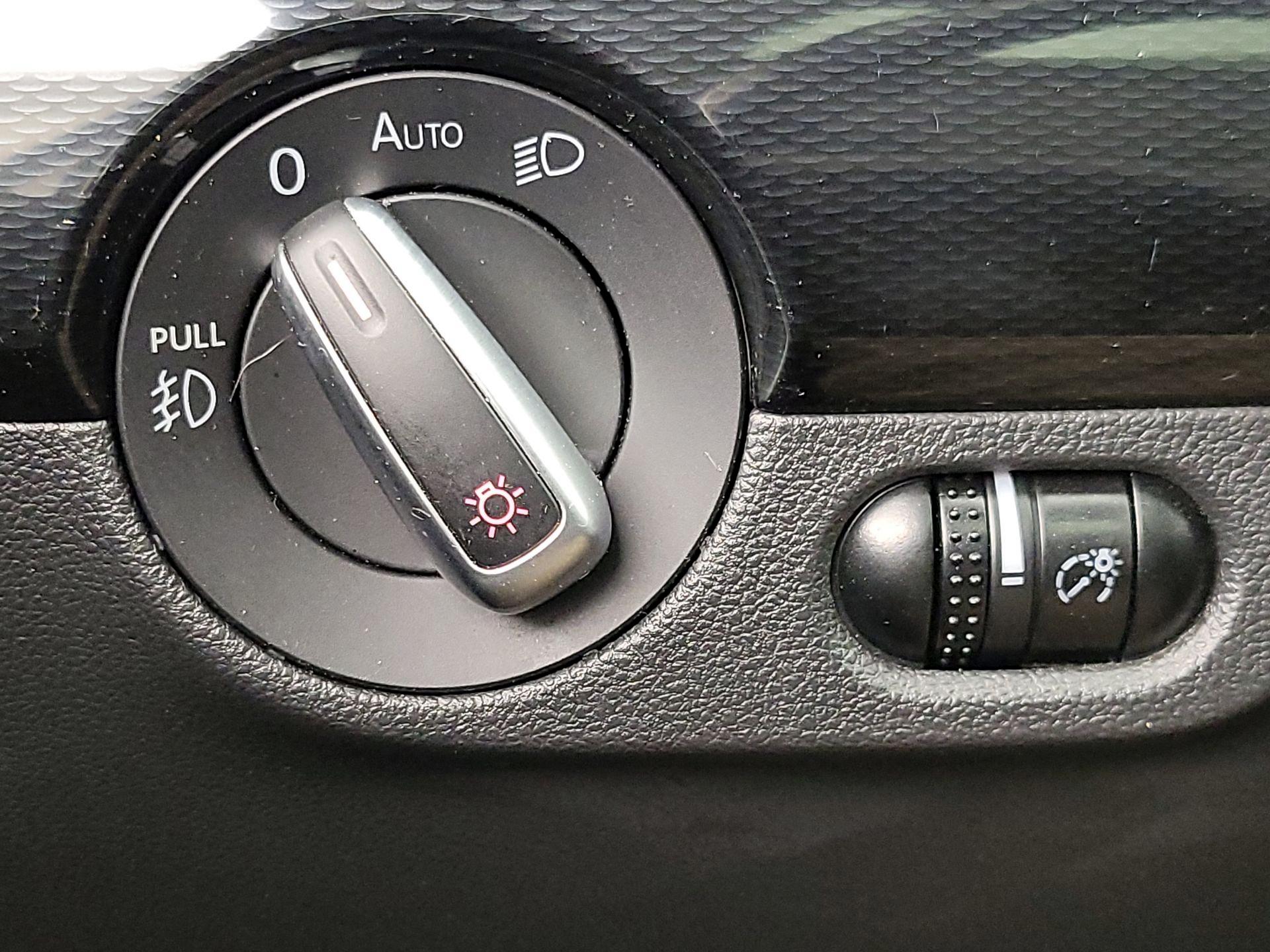 Thumbnail: 2016 Volkswagen Jetta - 13