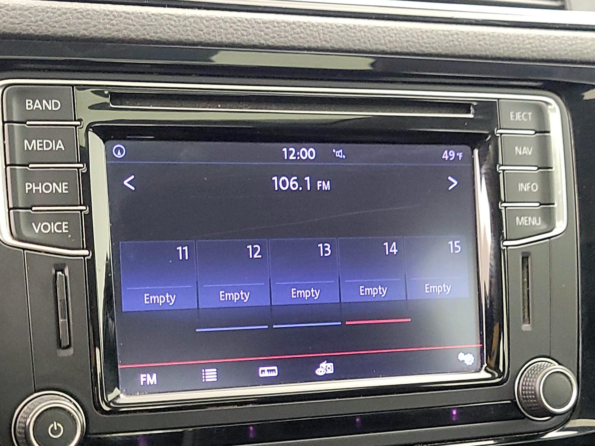 Thumbnail: 2016 Volkswagen Jetta - 16