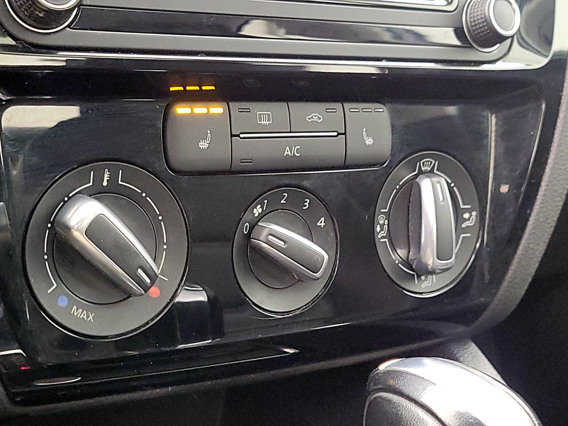 Thumbnail: 2016 Volkswagen Jetta - 17