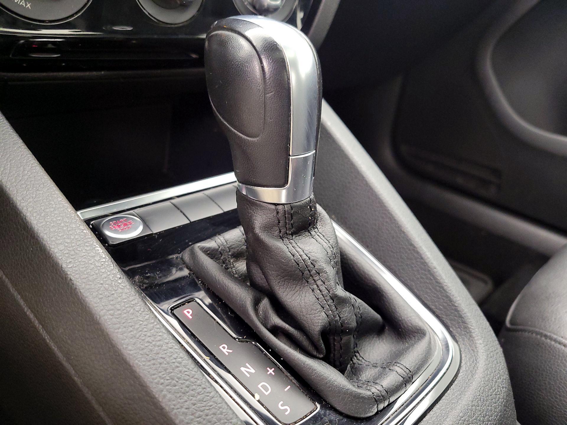 Thumbnail: 2016 Volkswagen Jetta - 18