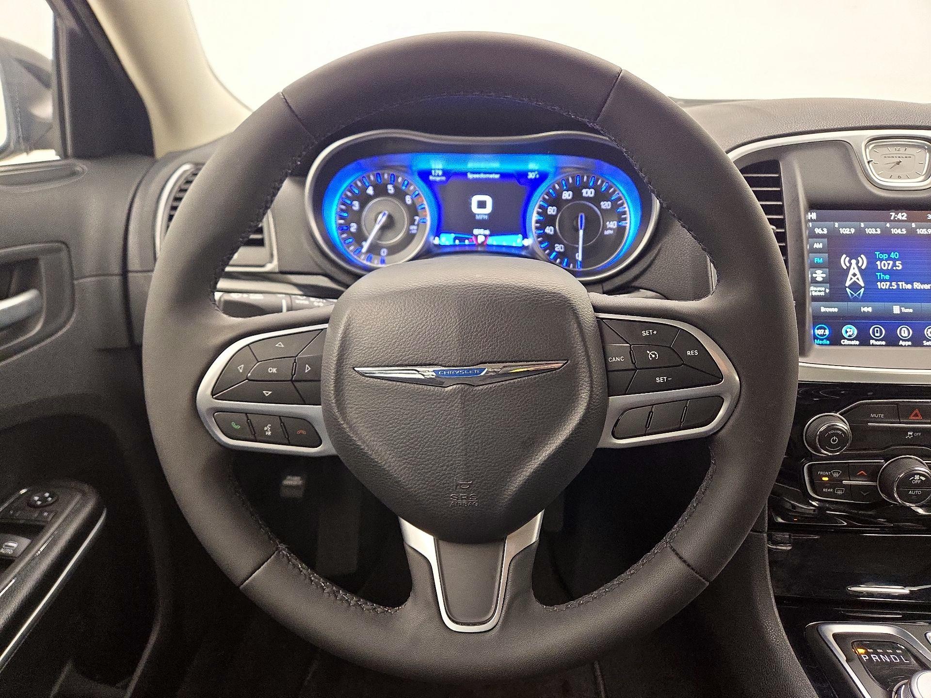 Thumbnail: 2023 Chrysler 300 - 10