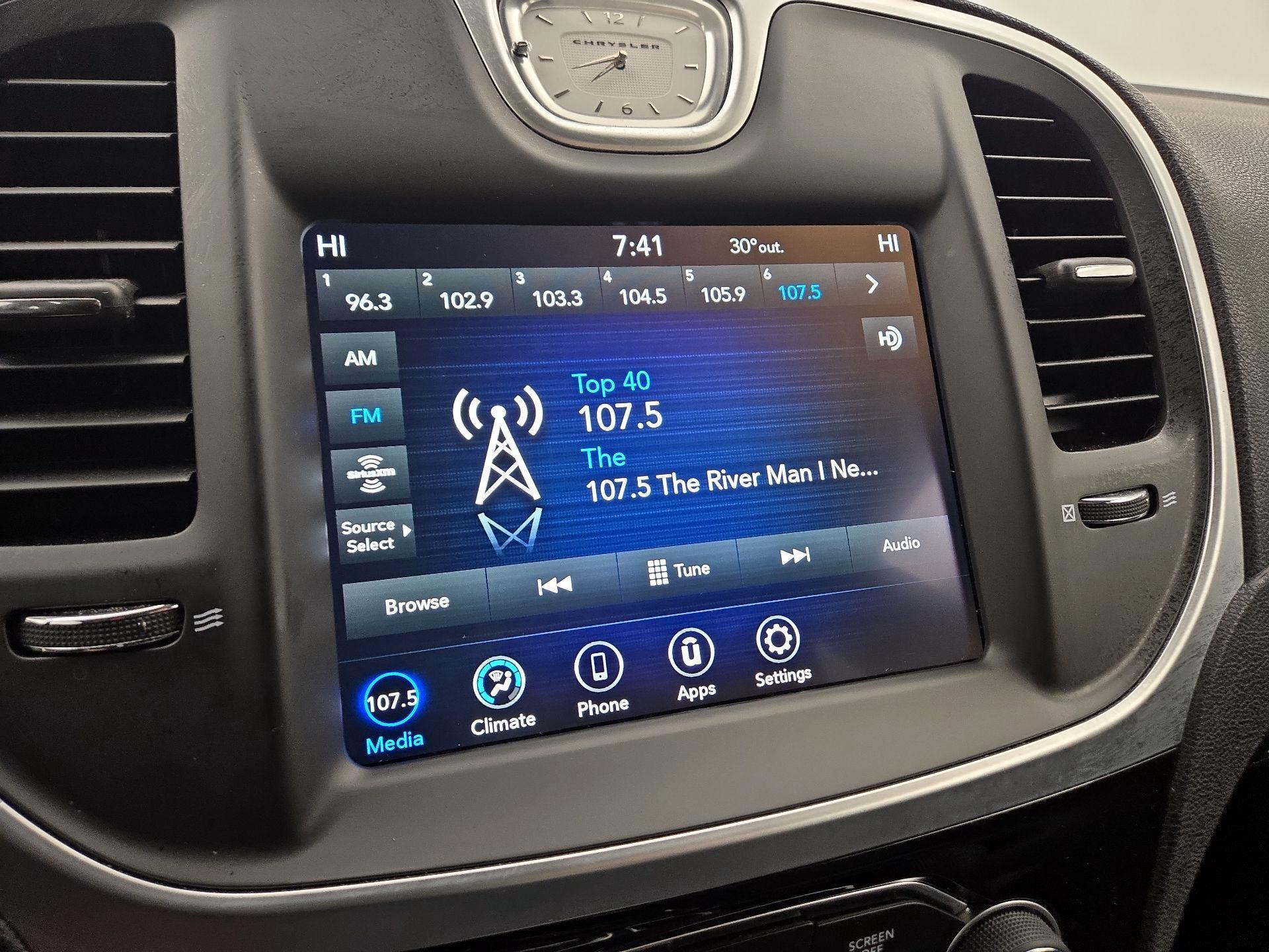 Thumbnail: 2023 Chrysler 300 - 15