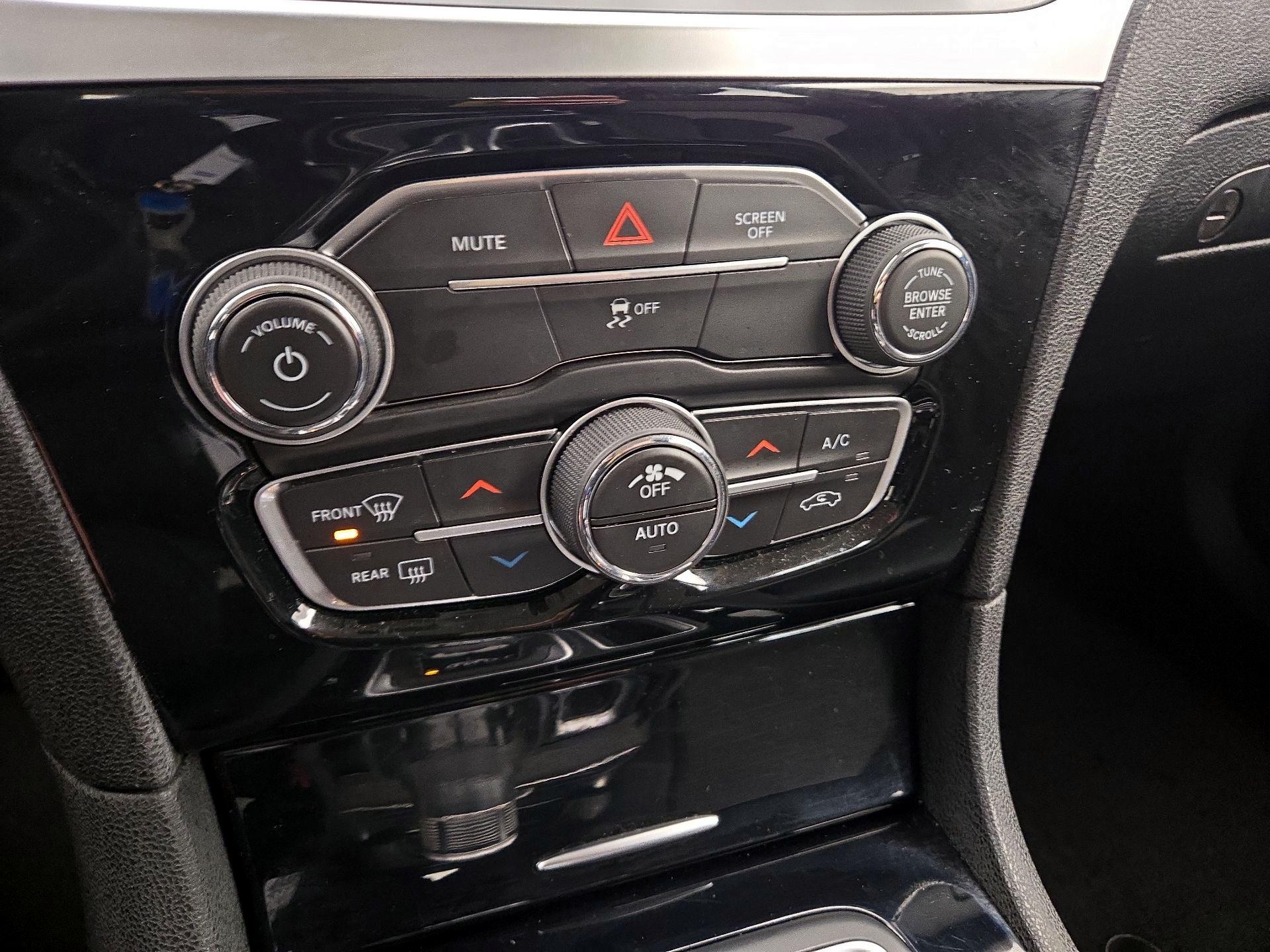 Thumbnail: 2023 Chrysler 300 - 16