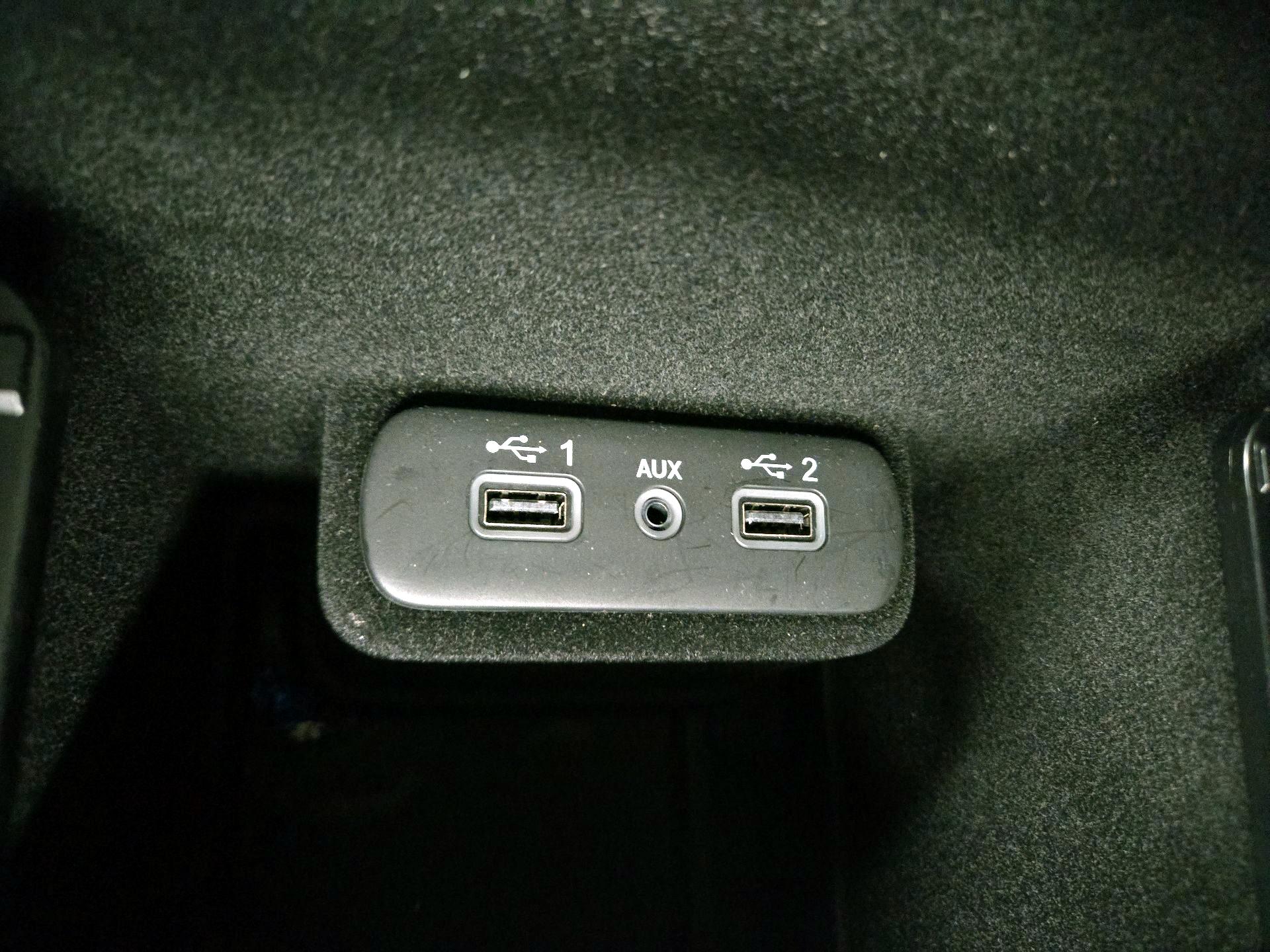 Thumbnail: 2023 Chrysler 300 - 18