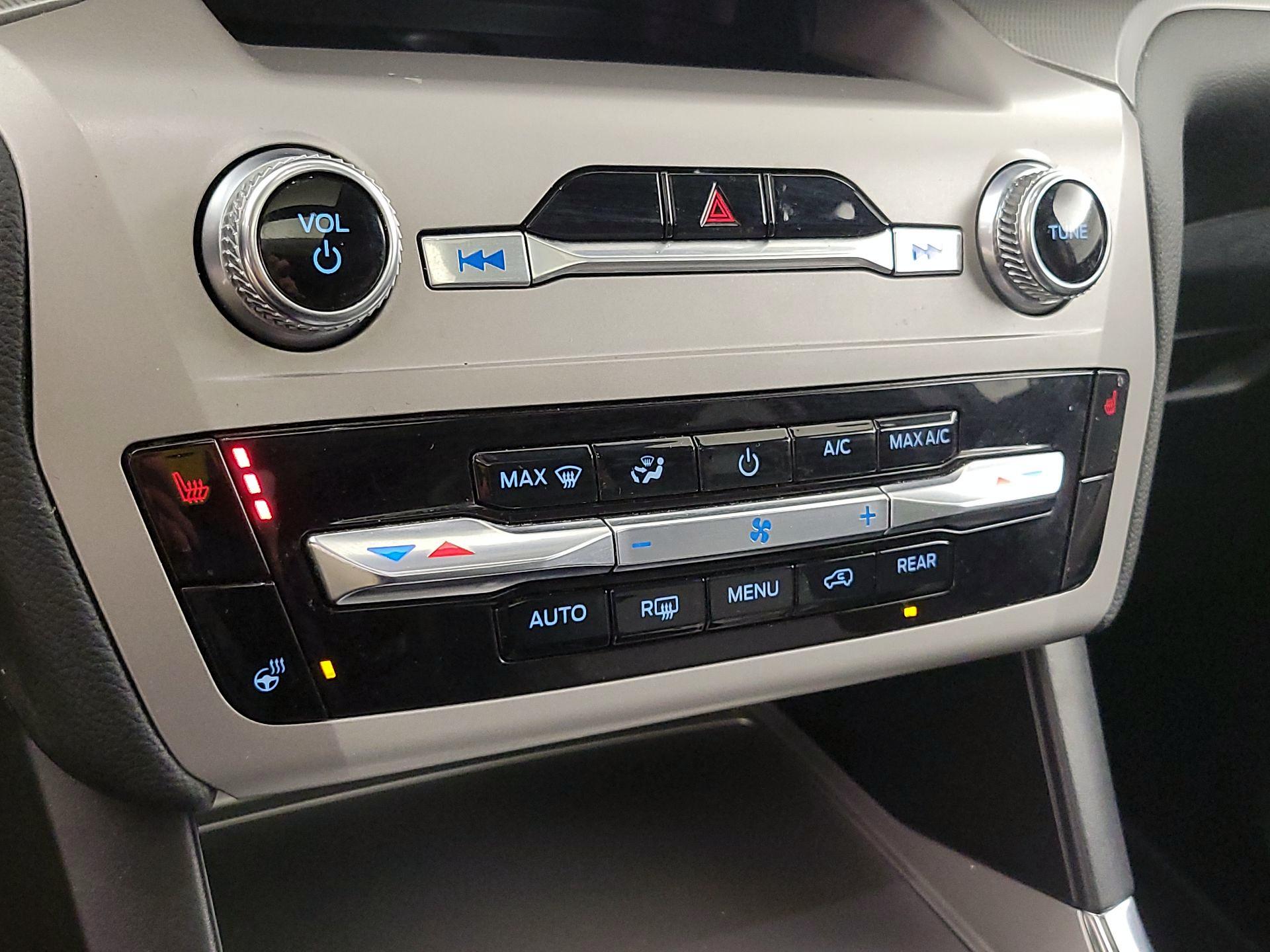 Thumbnail: 2022 Ford Explorer - 17