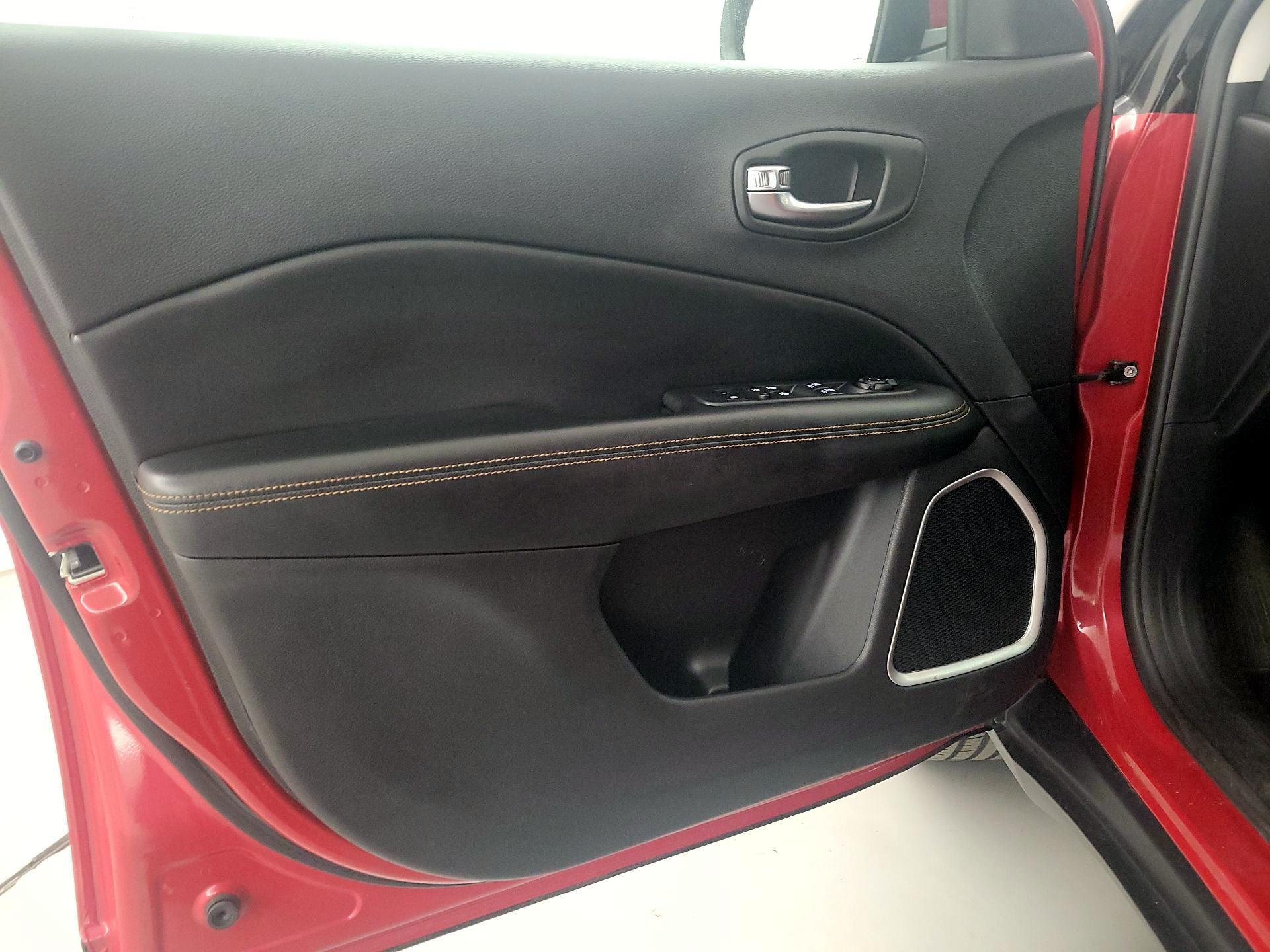 Thumbnail: 2020 Jeep Compass - 12