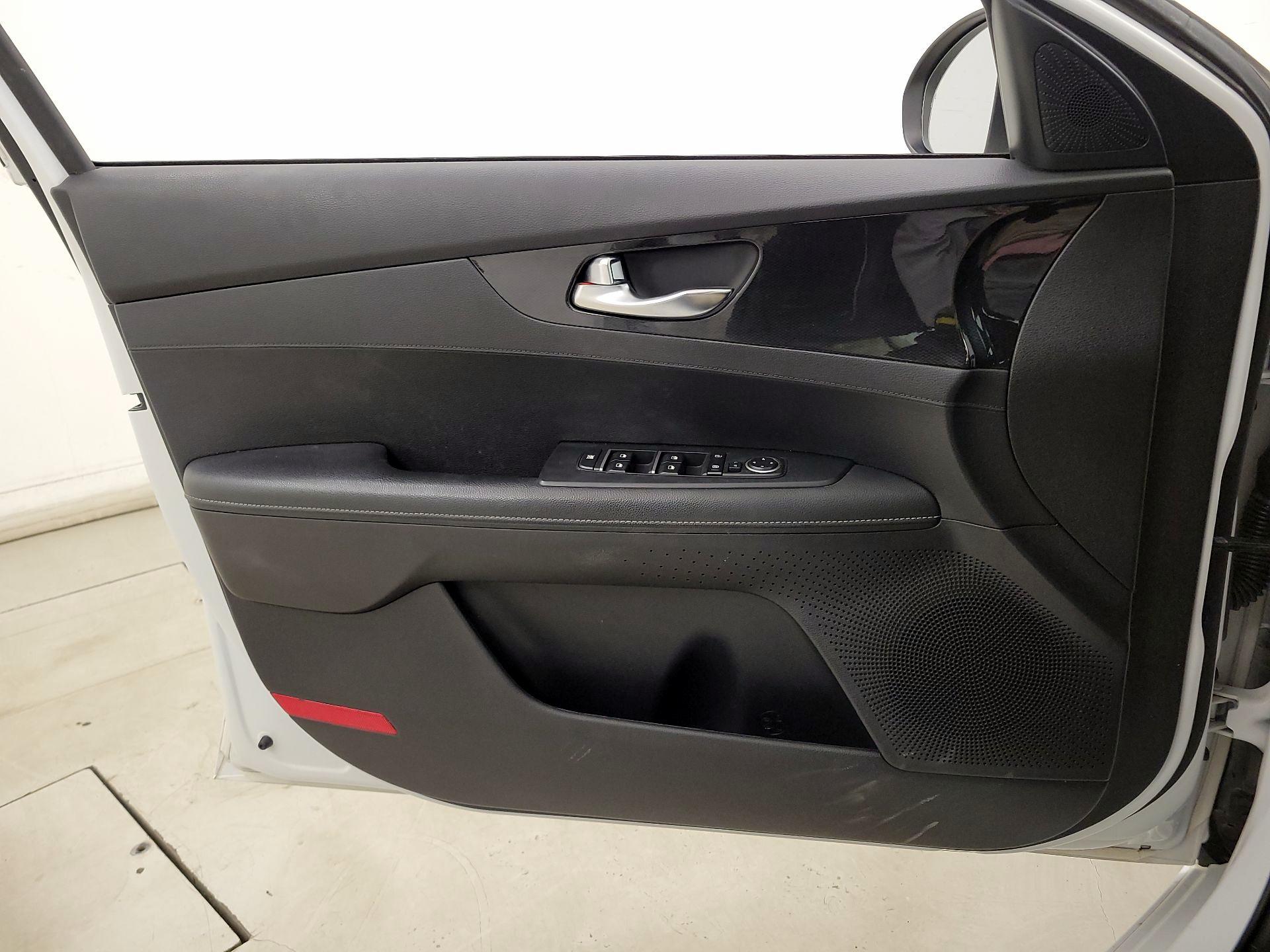 Thumbnail: 2022 Kia Forte - 12