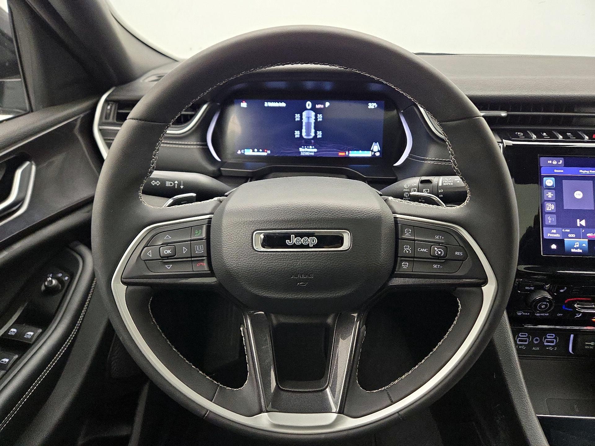 Thumbnail: 2023 Jeep Grand Cherokee - 10