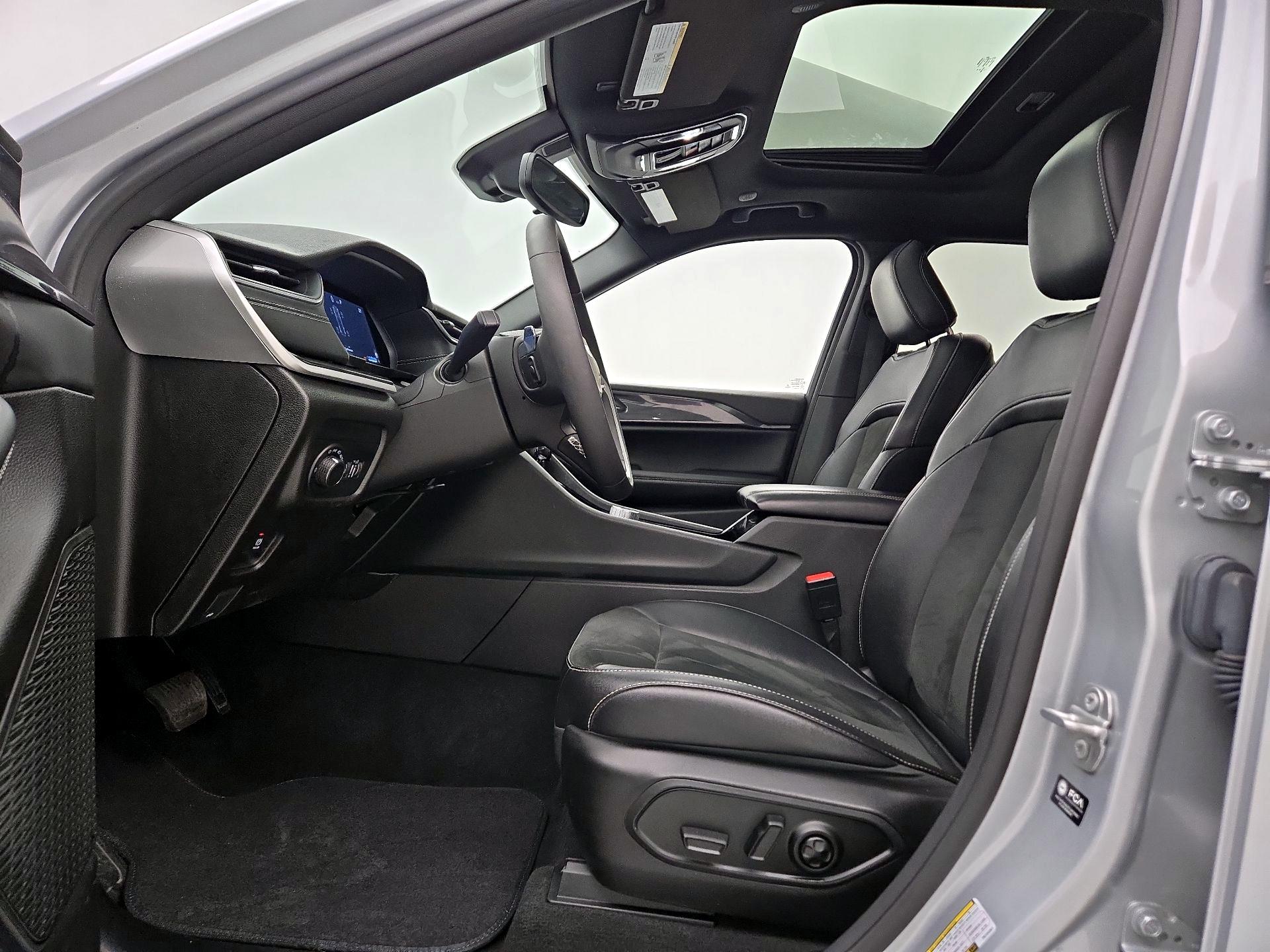 Thumbnail: 2023 Jeep Grand Cherokee - 11