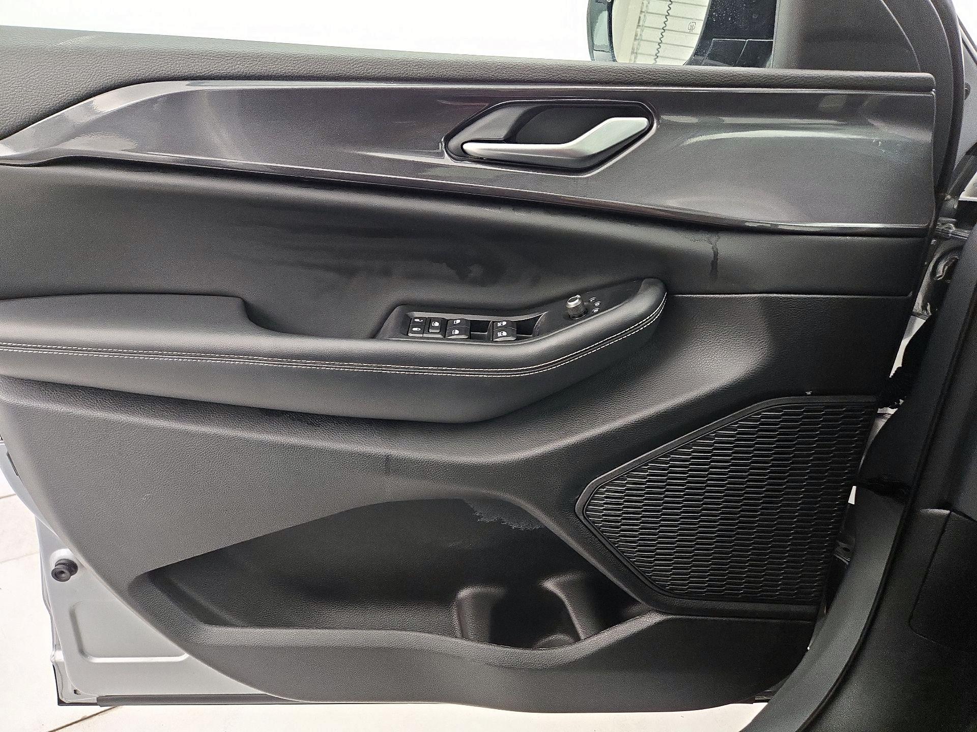 Thumbnail: 2023 Jeep Grand Cherokee - 12