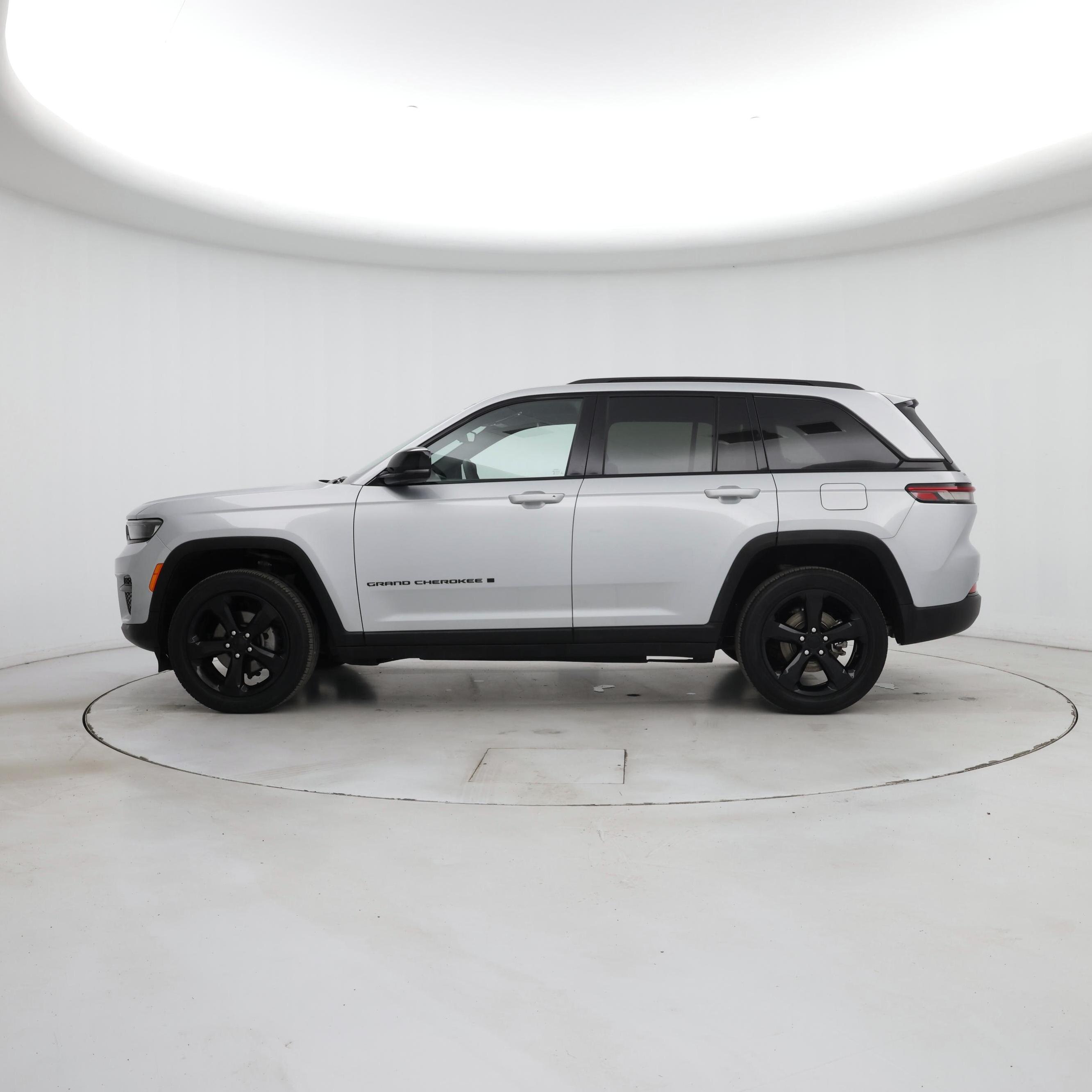 Thumbnail: 2023 Jeep Grand Cherokee - 3
