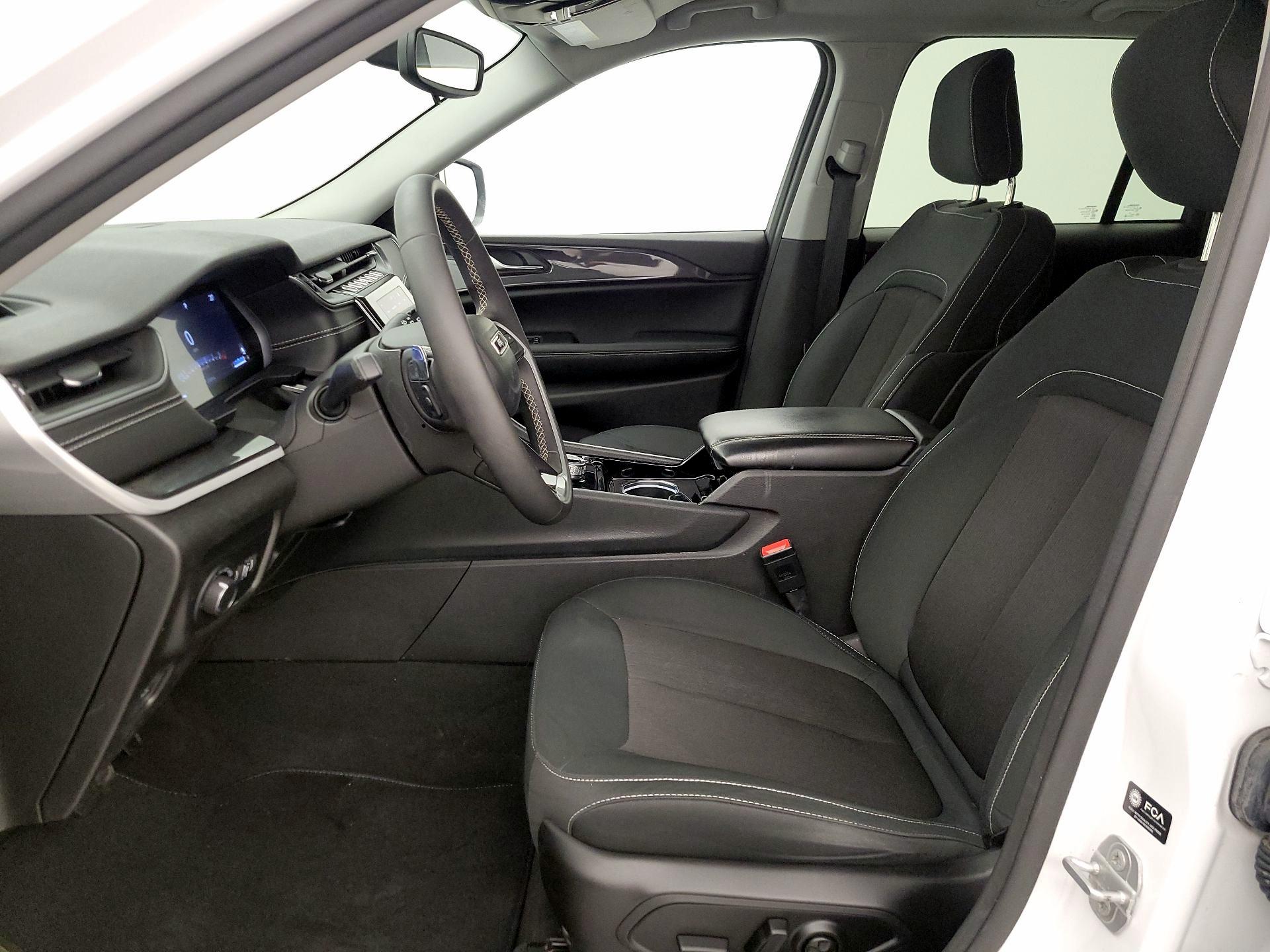 Thumbnail: 2023 Jeep Grand Cherokee - 11