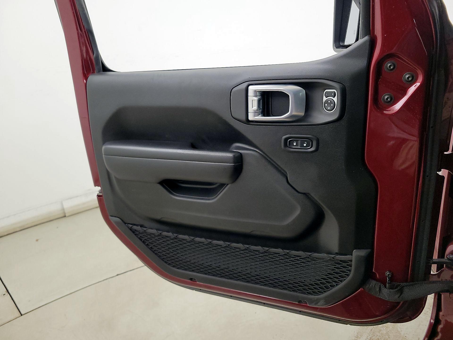 Thumbnail: 2021 Jeep Gladiator - 12