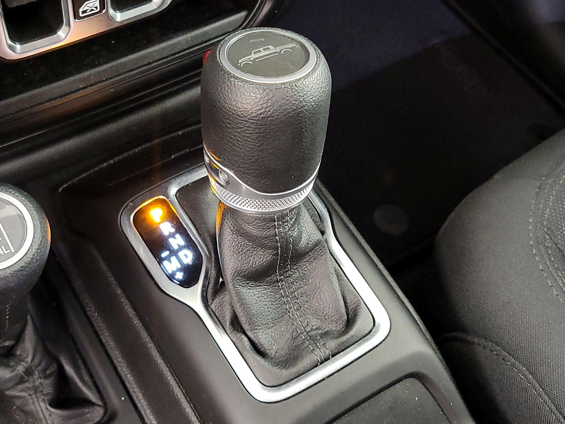 Thumbnail: 2021 Jeep Gladiator - 17