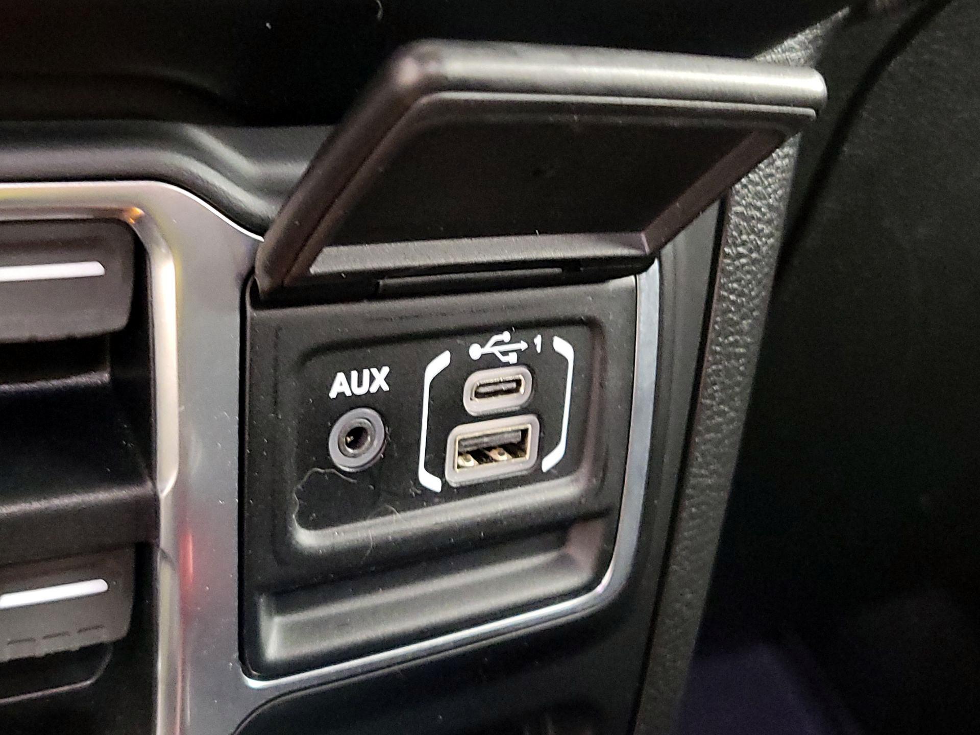 Thumbnail: 2021 Jeep Gladiator - 18