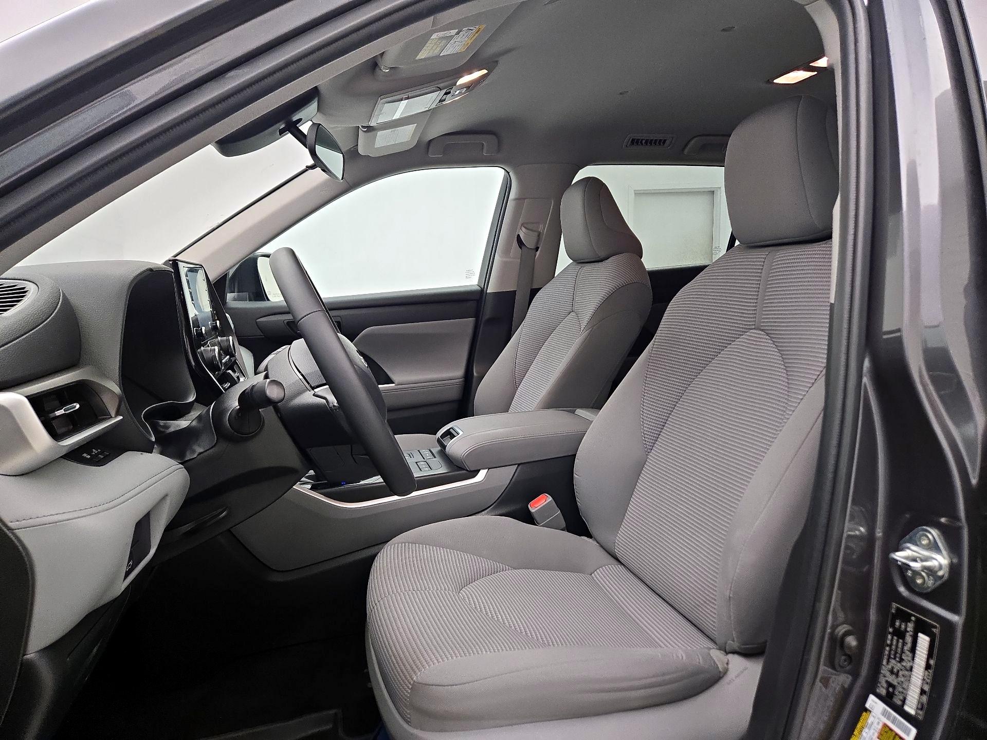 Thumbnail: 2022 Toyota Highlander - 11