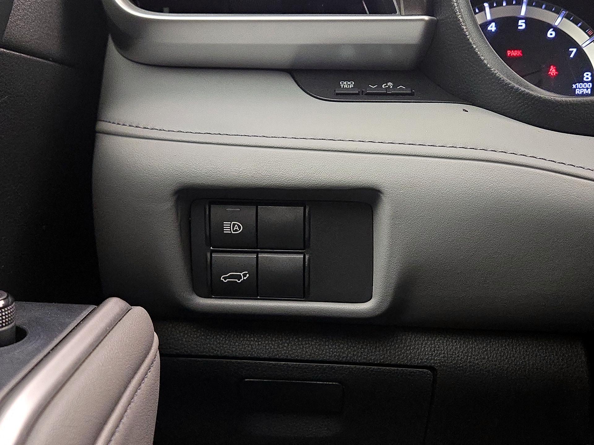 Thumbnail: 2022 Toyota Highlander - 13