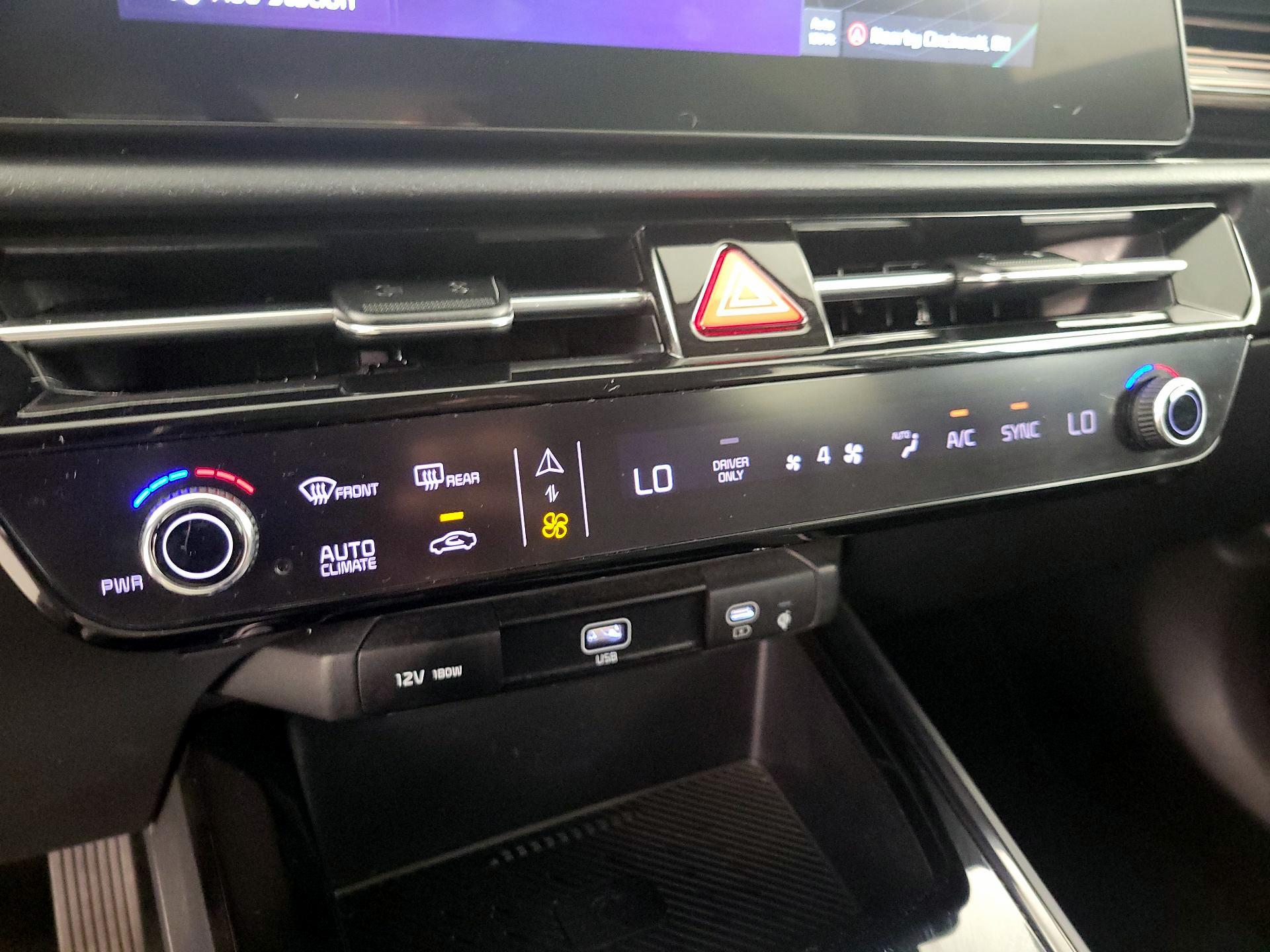 Thumbnail: 2023 Kia Niro - 17