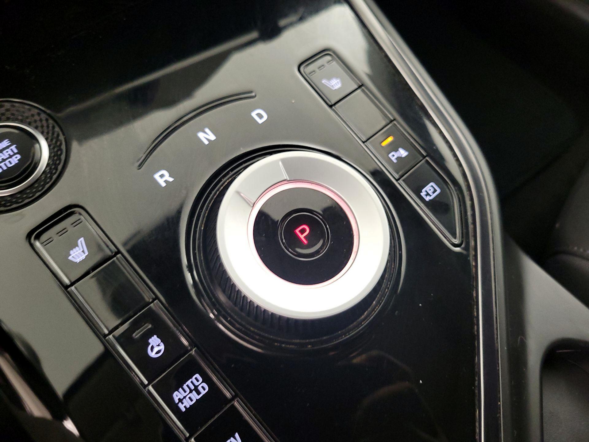 Thumbnail: 2023 Kia Niro - 18