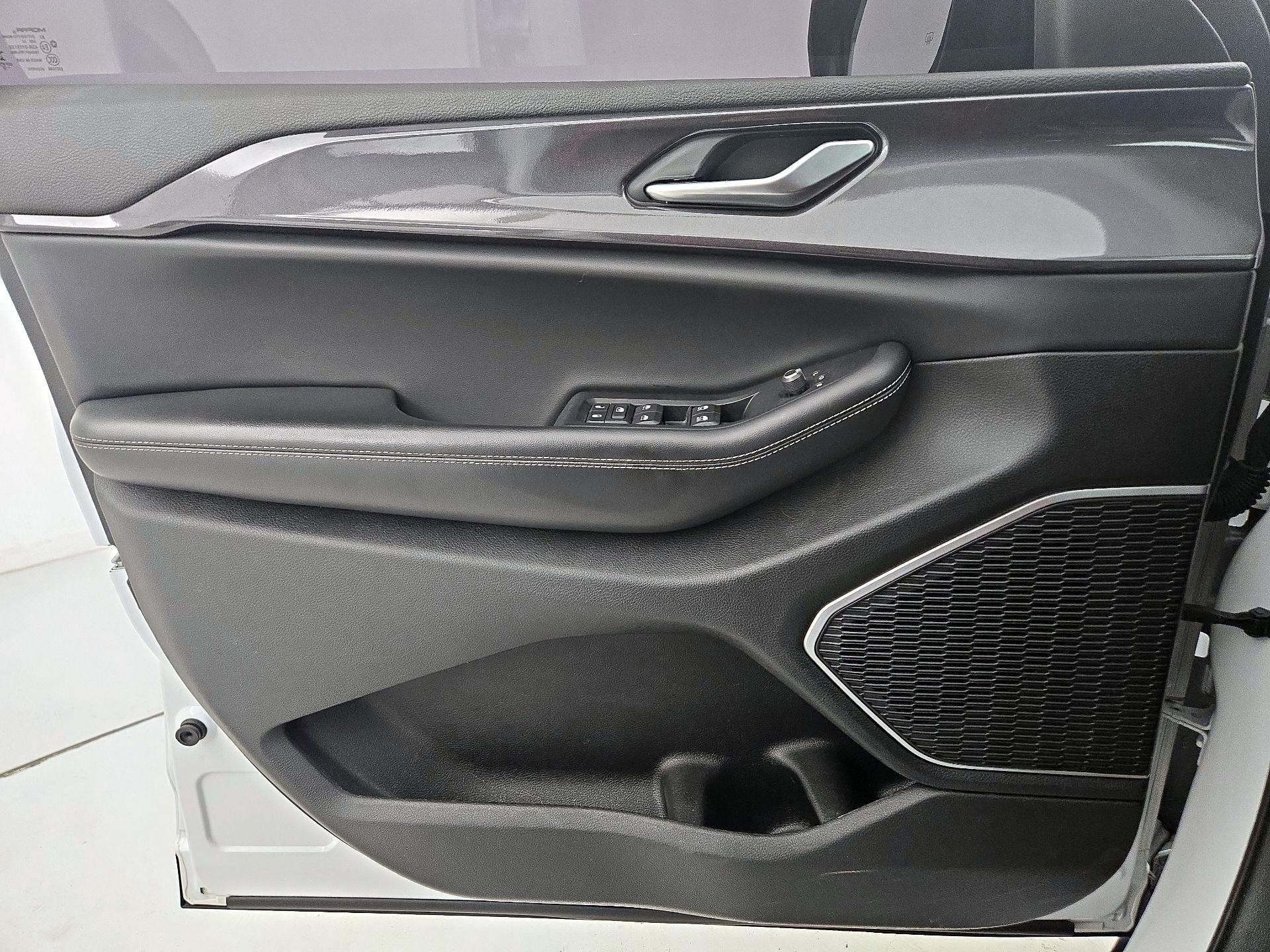 Thumbnail: 2022 Jeep Grand Cherokee - 12