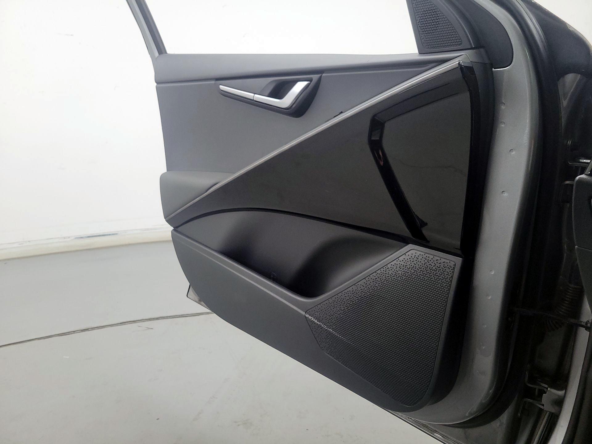 Thumbnail: 2023 Kia Niro - 12