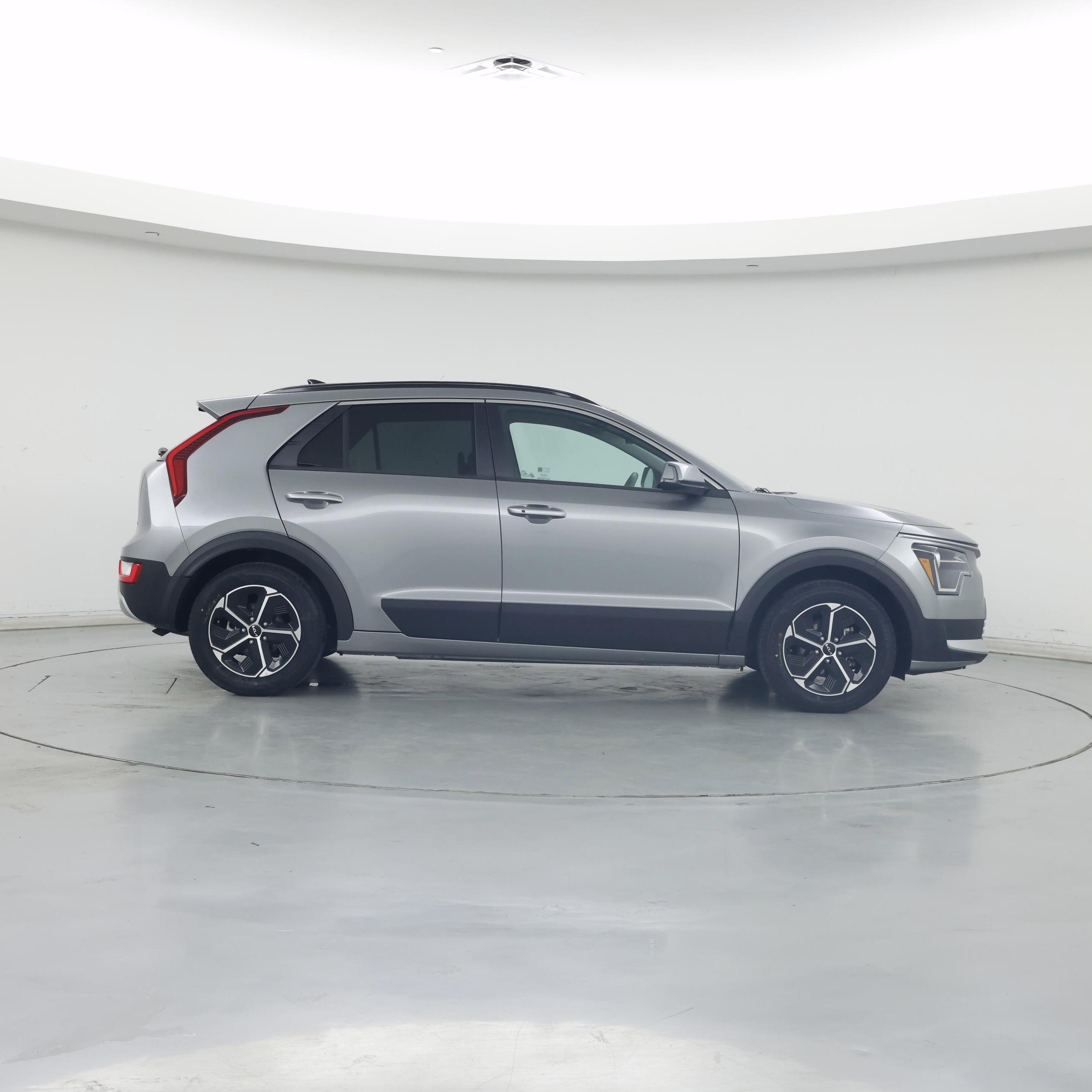 Thumbnail: 2023 Kia Niro - 7