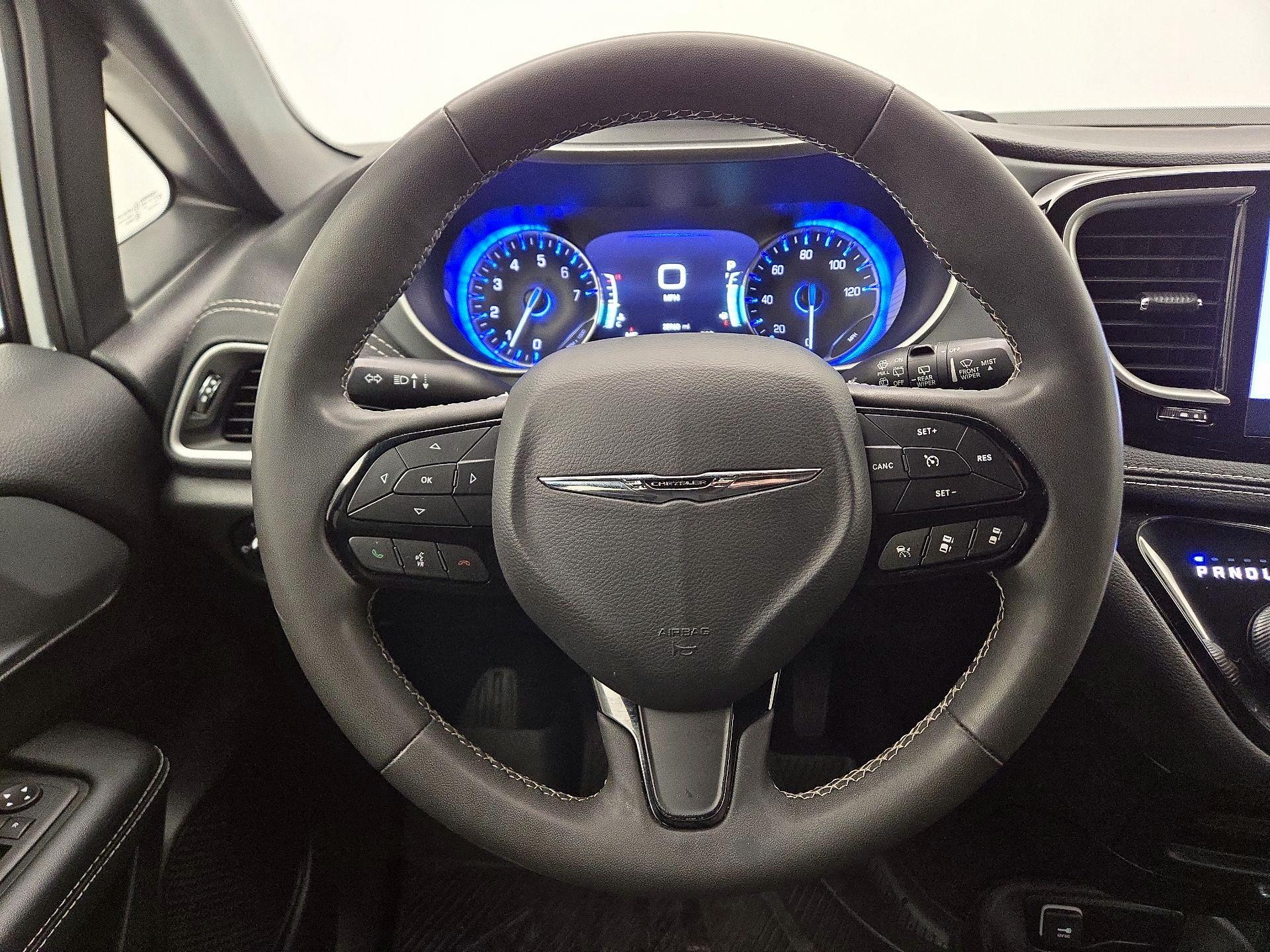 Thumbnail: 2023 Chrysler Pacifica - 10