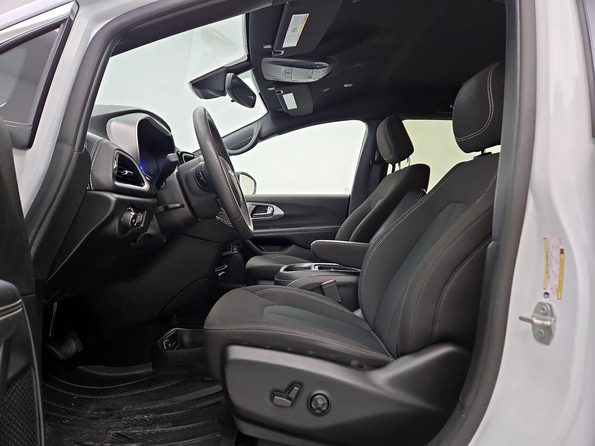 Thumbnail: 2023 Chrysler Pacifica - 11