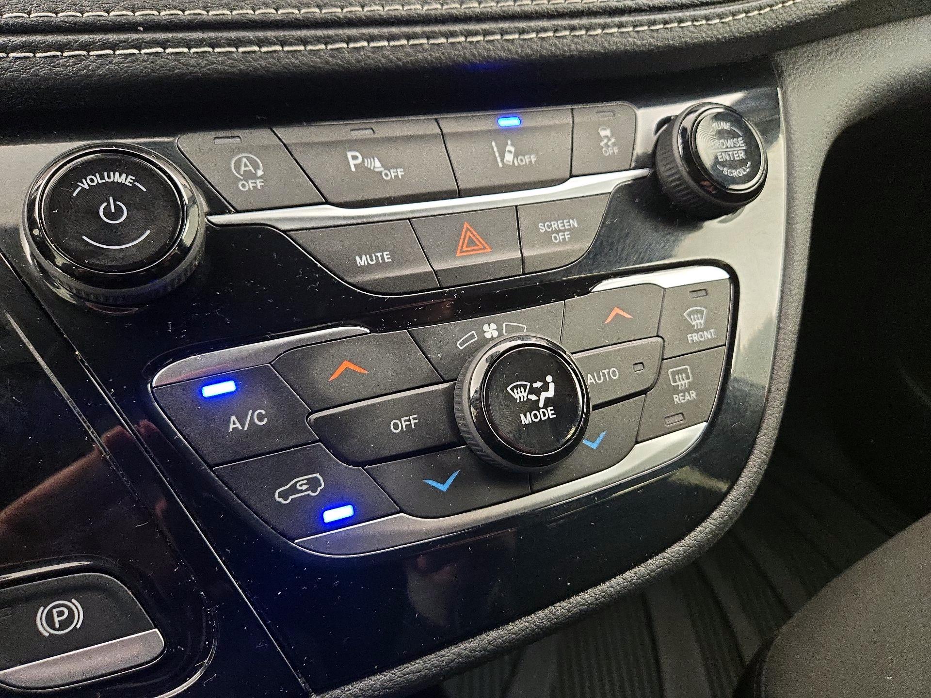 Thumbnail: 2023 Chrysler Pacifica - 16