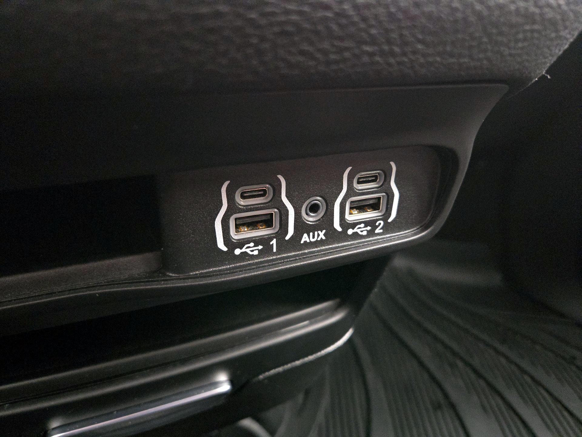 Thumbnail: 2023 Chrysler Pacifica - 18