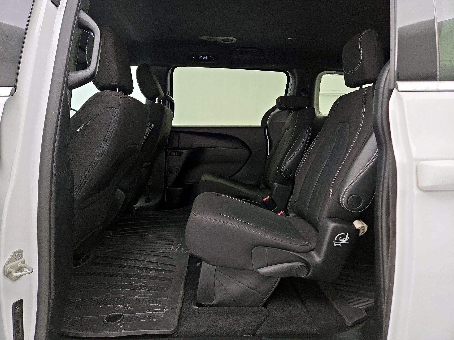 Thumbnail: 2023 Chrysler Pacifica - 19