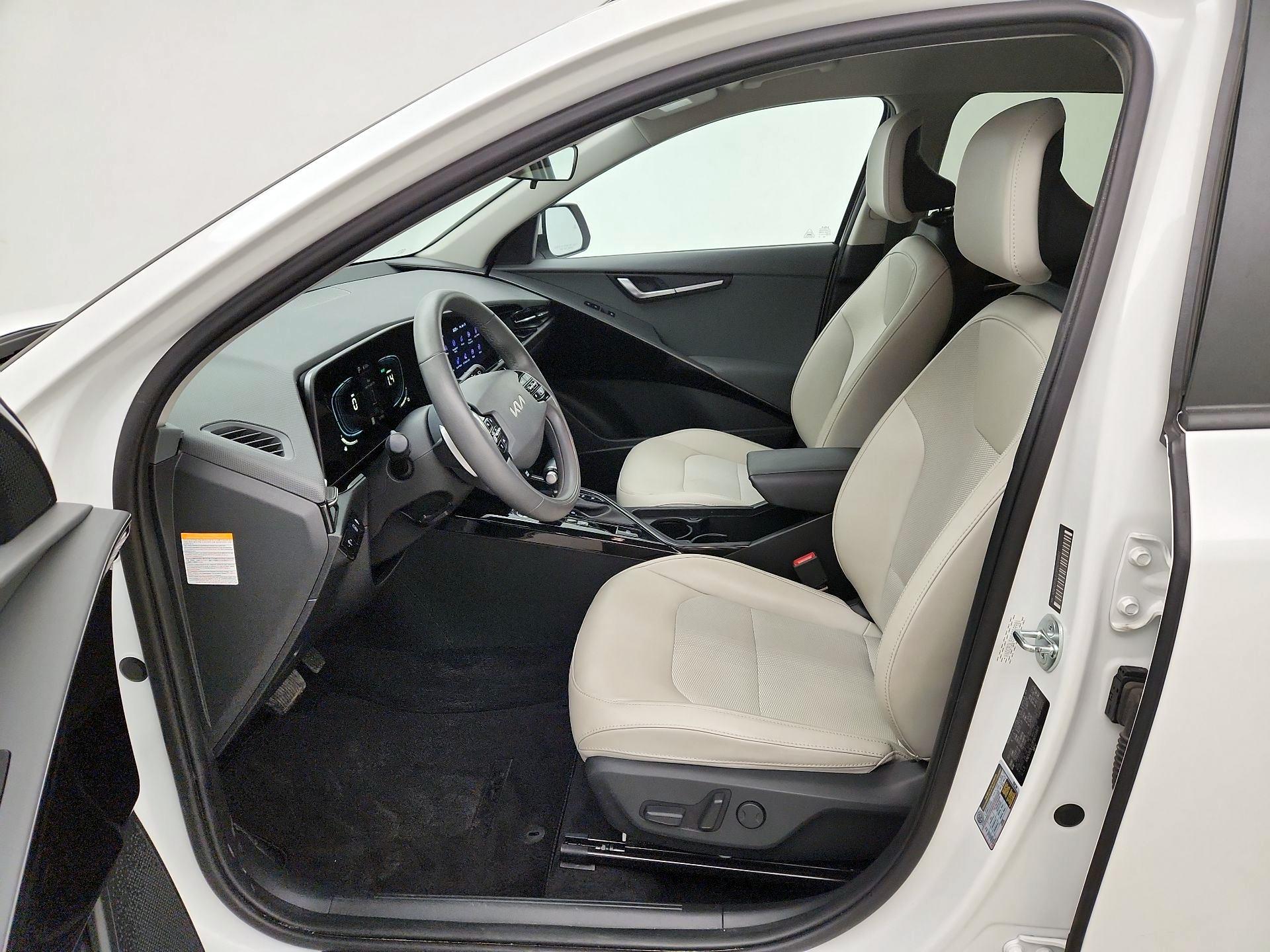 Thumbnail: 2023 Kia Niro - 11